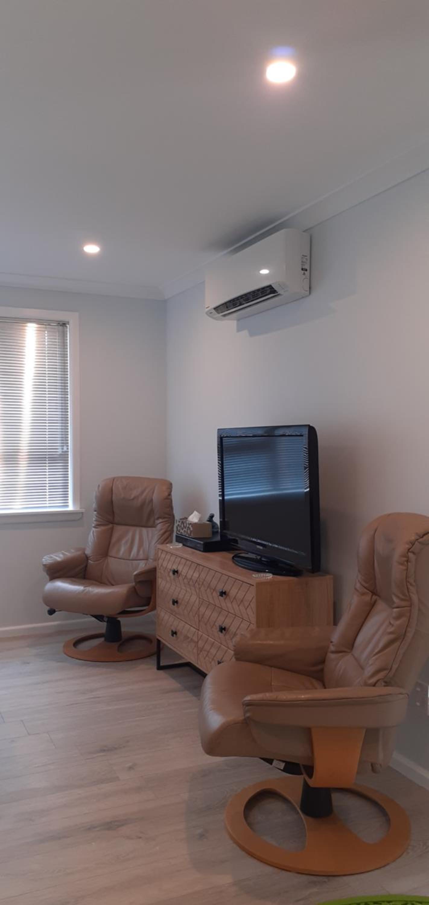 Deluxe King Room - Photo 11