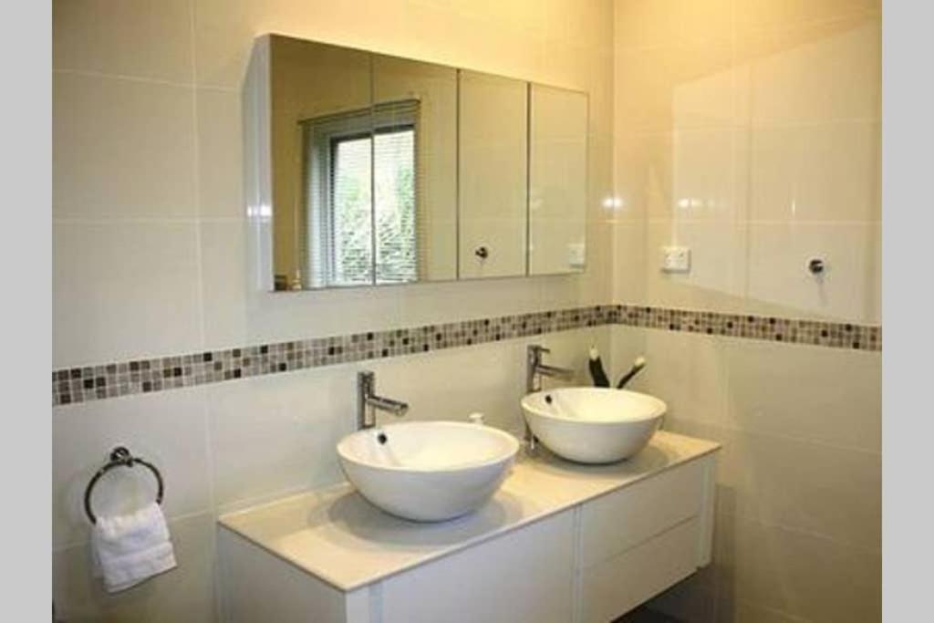 Three-Bedroom House photo 2