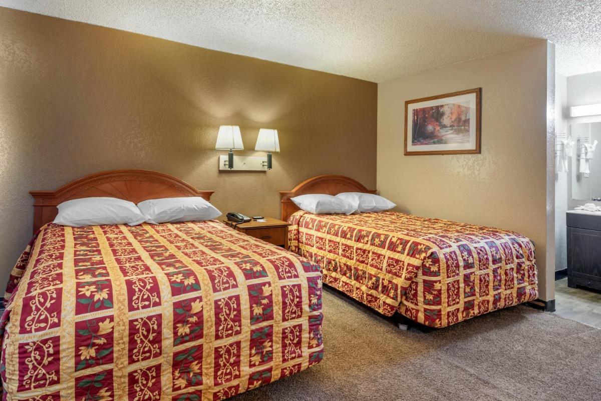 Double Room with Two Double Beds - Smoking photo 3
