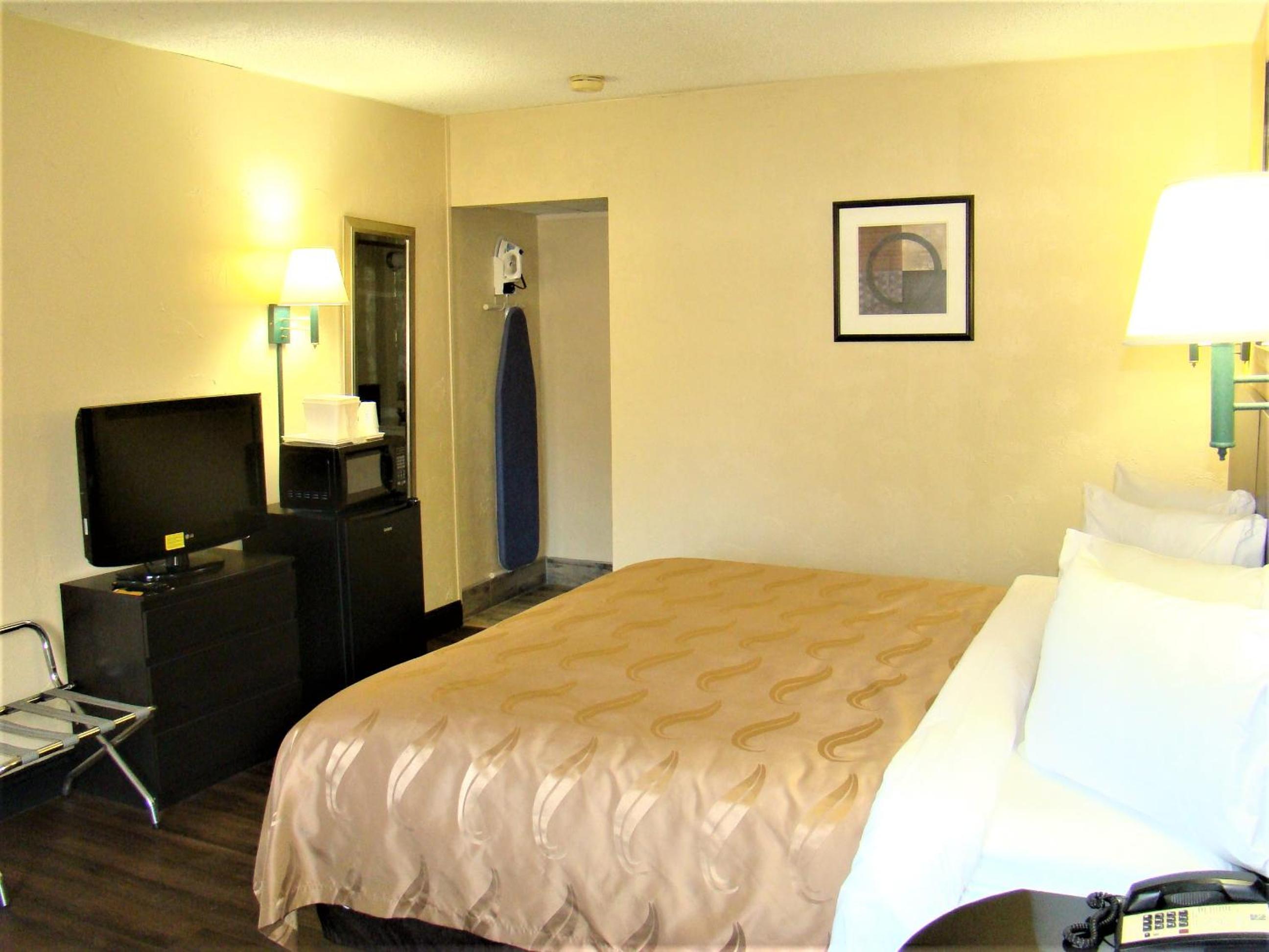 King Room - Mobility Access/Non-Smoking photo 2