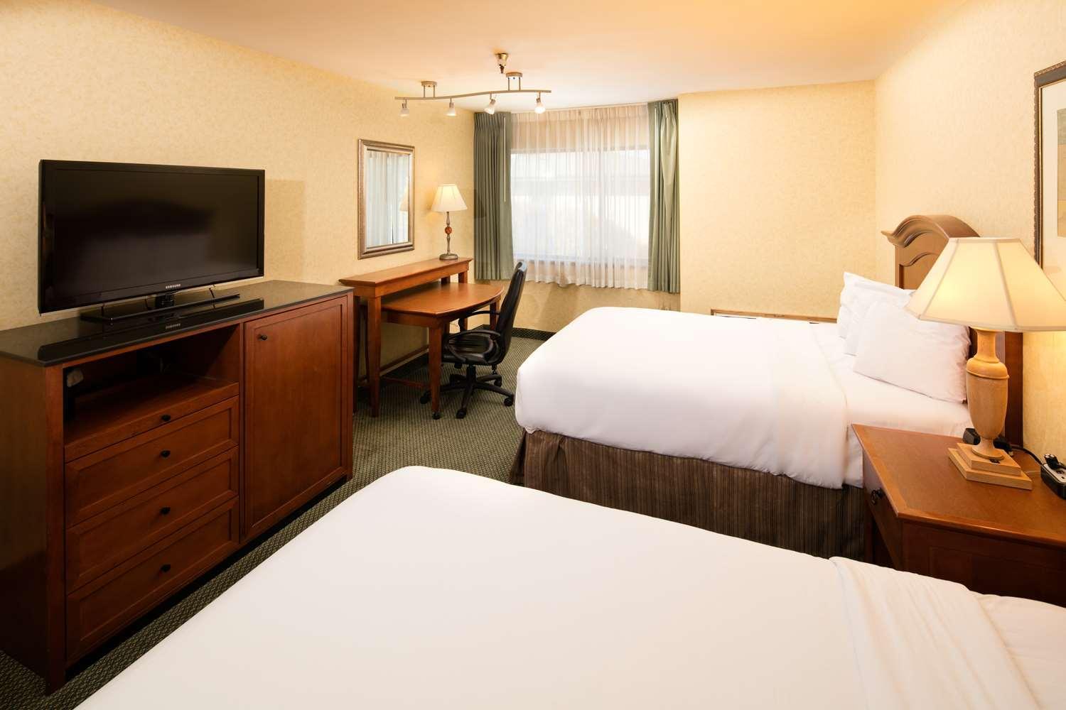Queen Room with Two Queen Beds - Photo 1