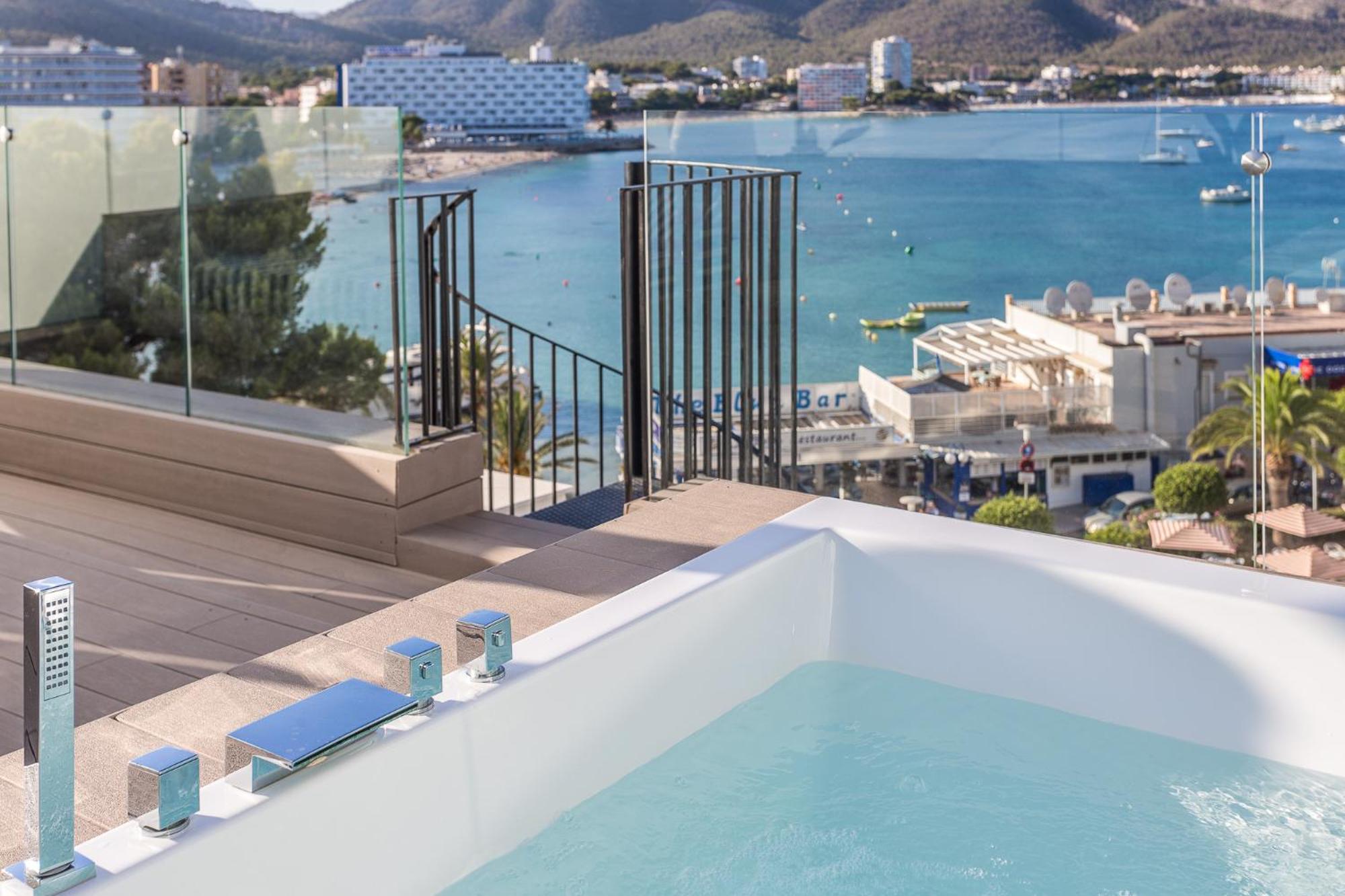 Superior Double Room with Sea View and Private Terrace with Hot Tub