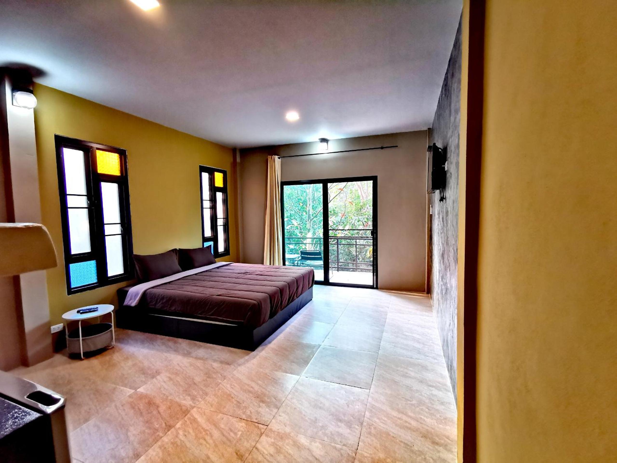 Queen Room With Balcony - Photo 1