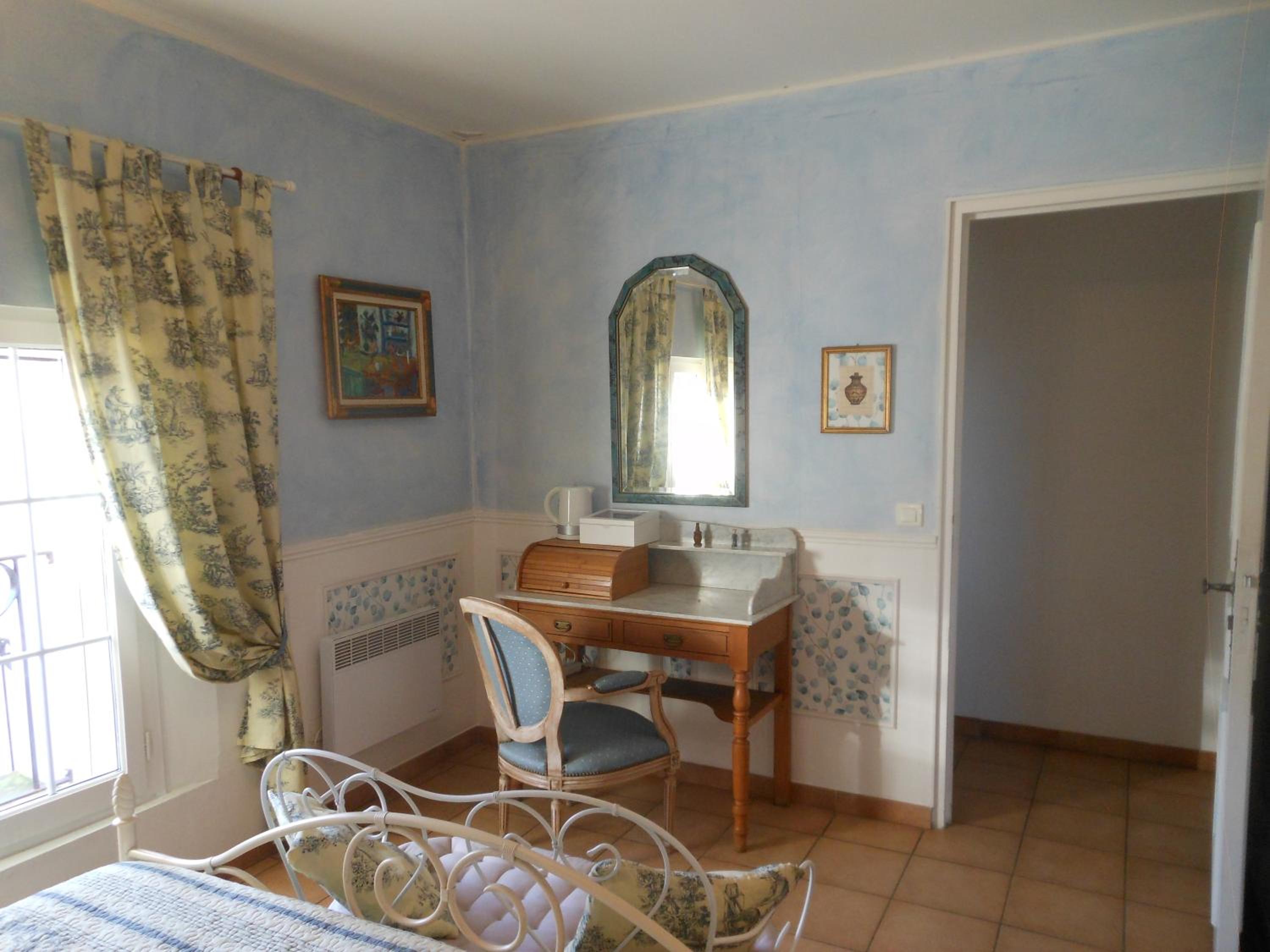 Standard Queen Room photo 3