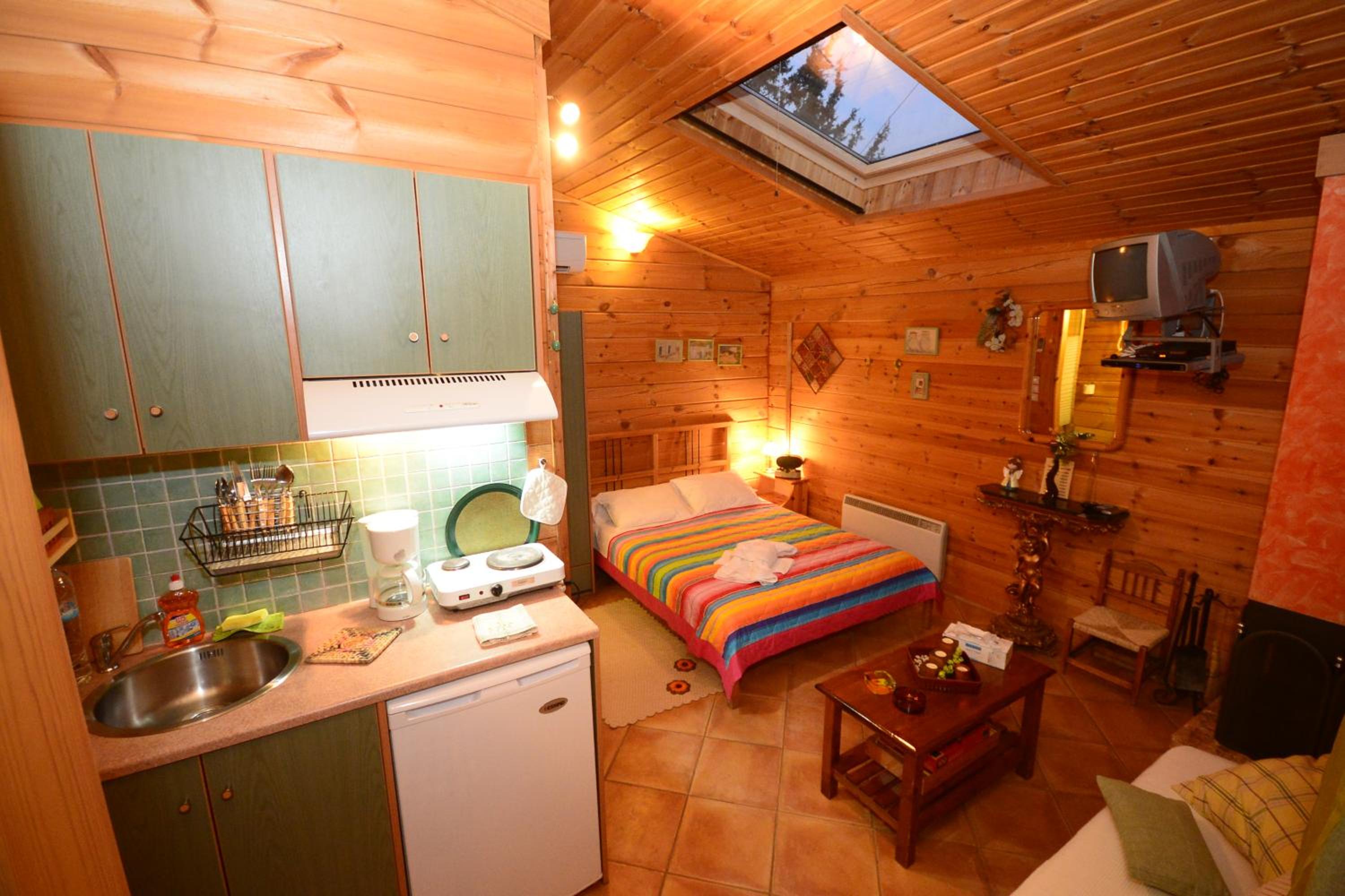 Deluxe Double Room (2 Adults + 1 Child) photo 1