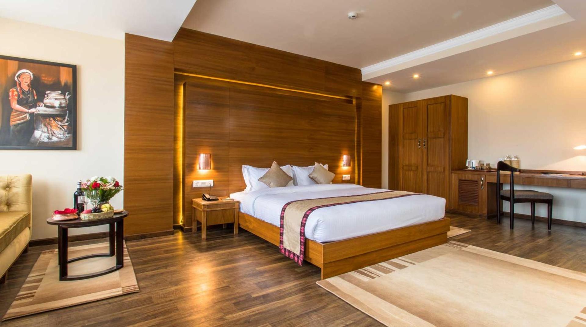 Executive Suite - Photo 2