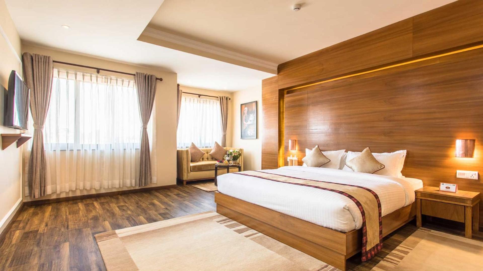Executive Suite - Photo 3
