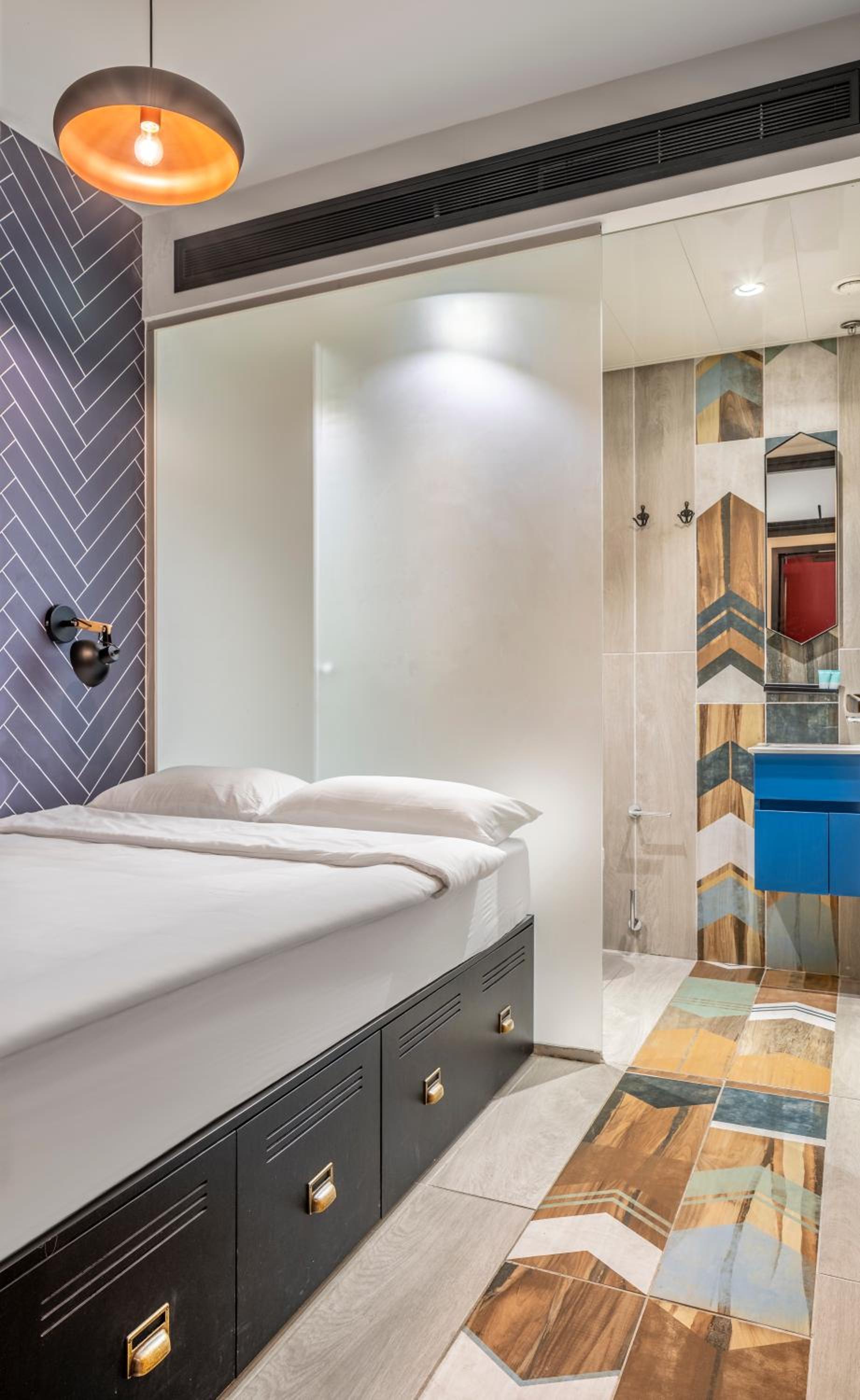 Double Capsule Private Bathroom photo 2