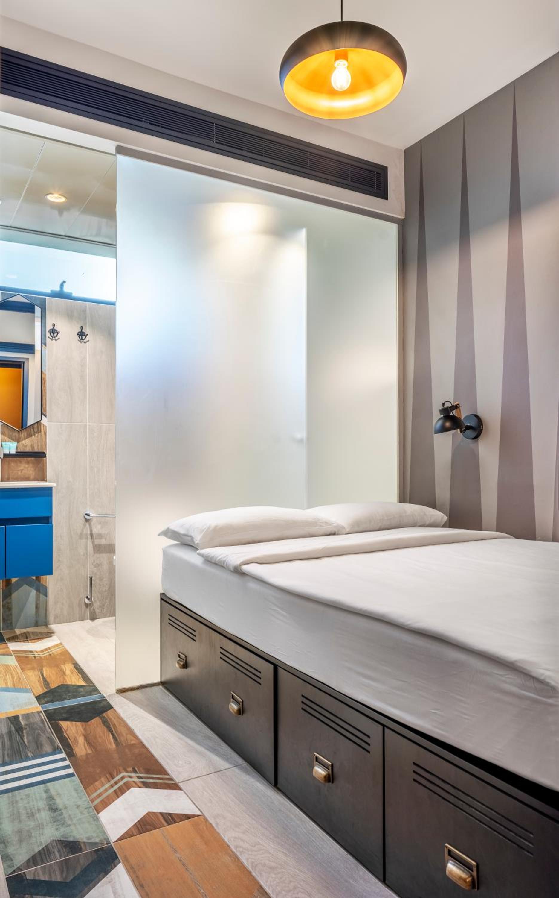 Double Capsule Private Bathroom photo 2