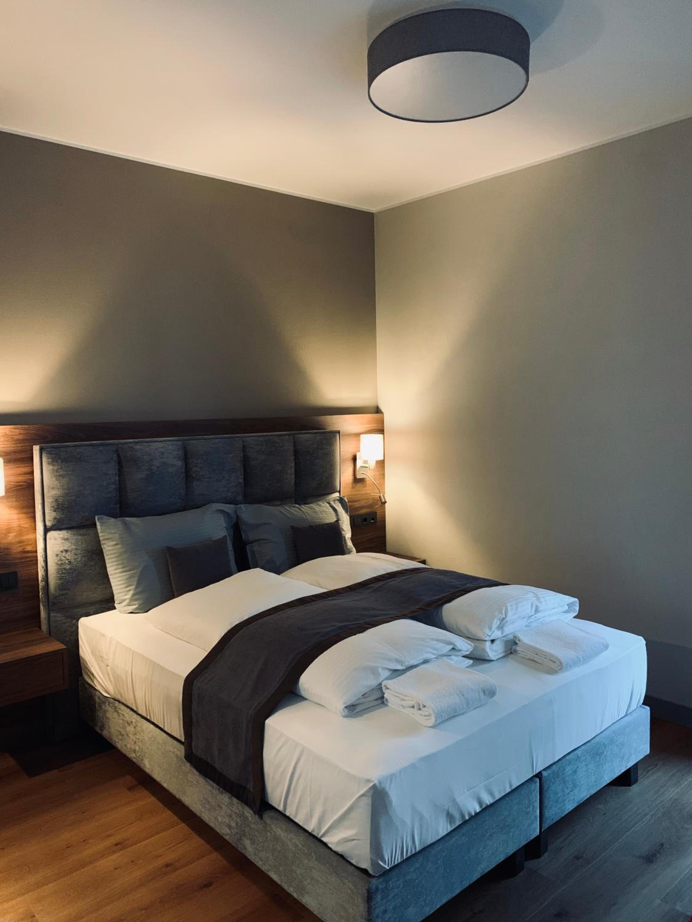 Deluxe Queen Room - Photo 1