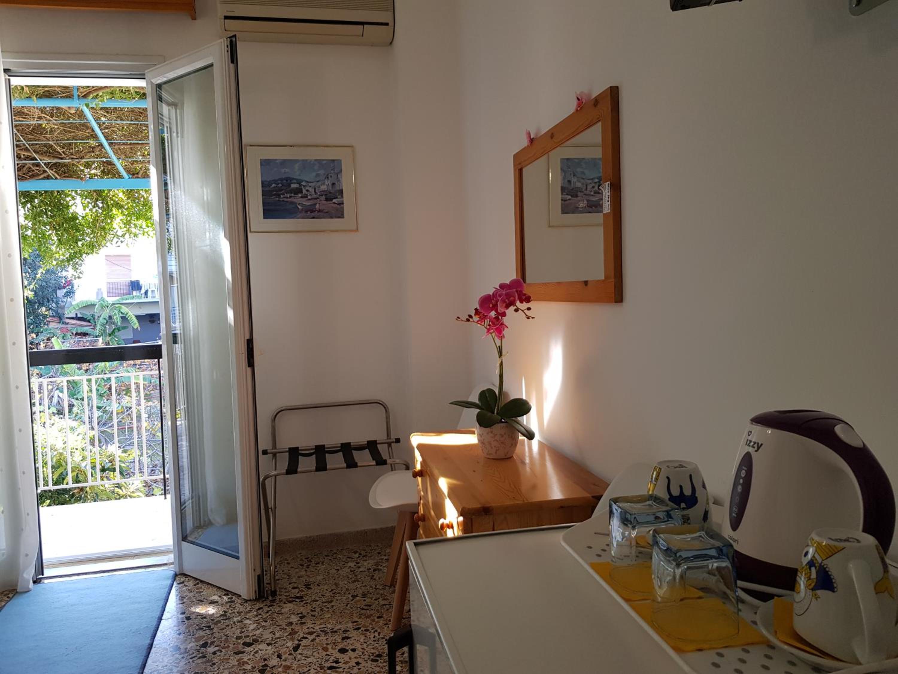 Double Room with Balcony and Garden View photo 3