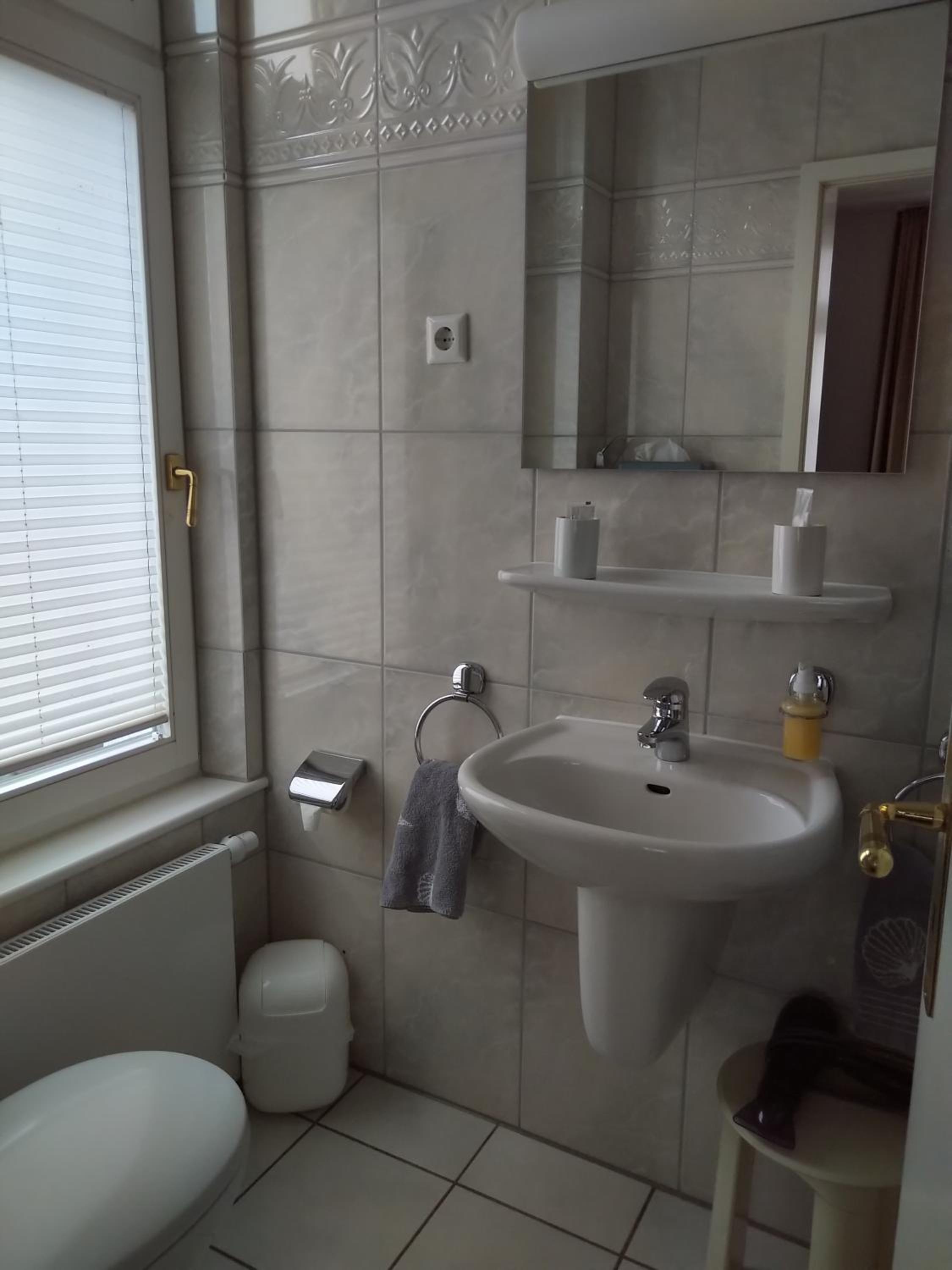 Double Room with Balcony - Photo 4
