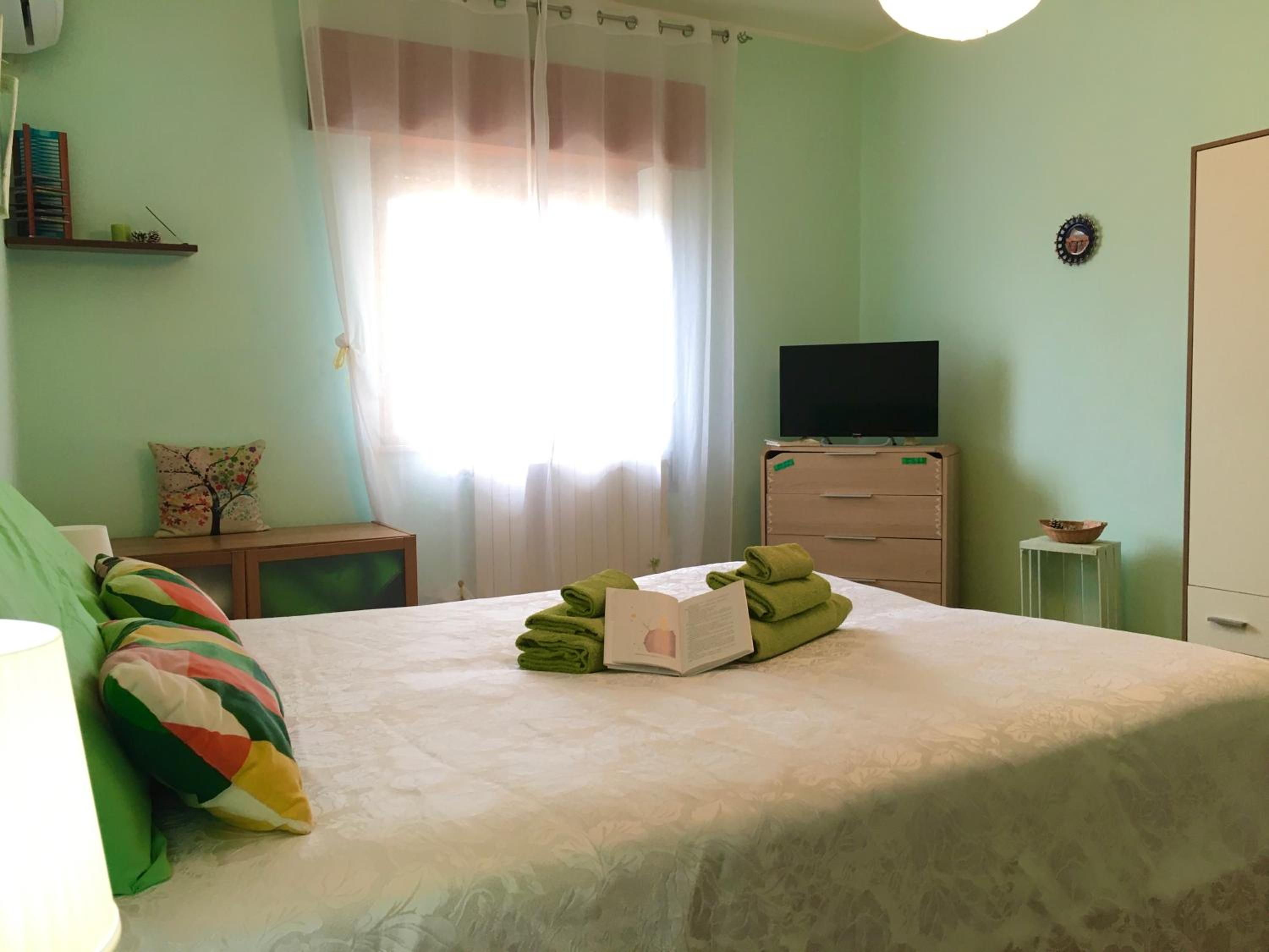 Double or Twin Room with Private Bathroom - Photo 2