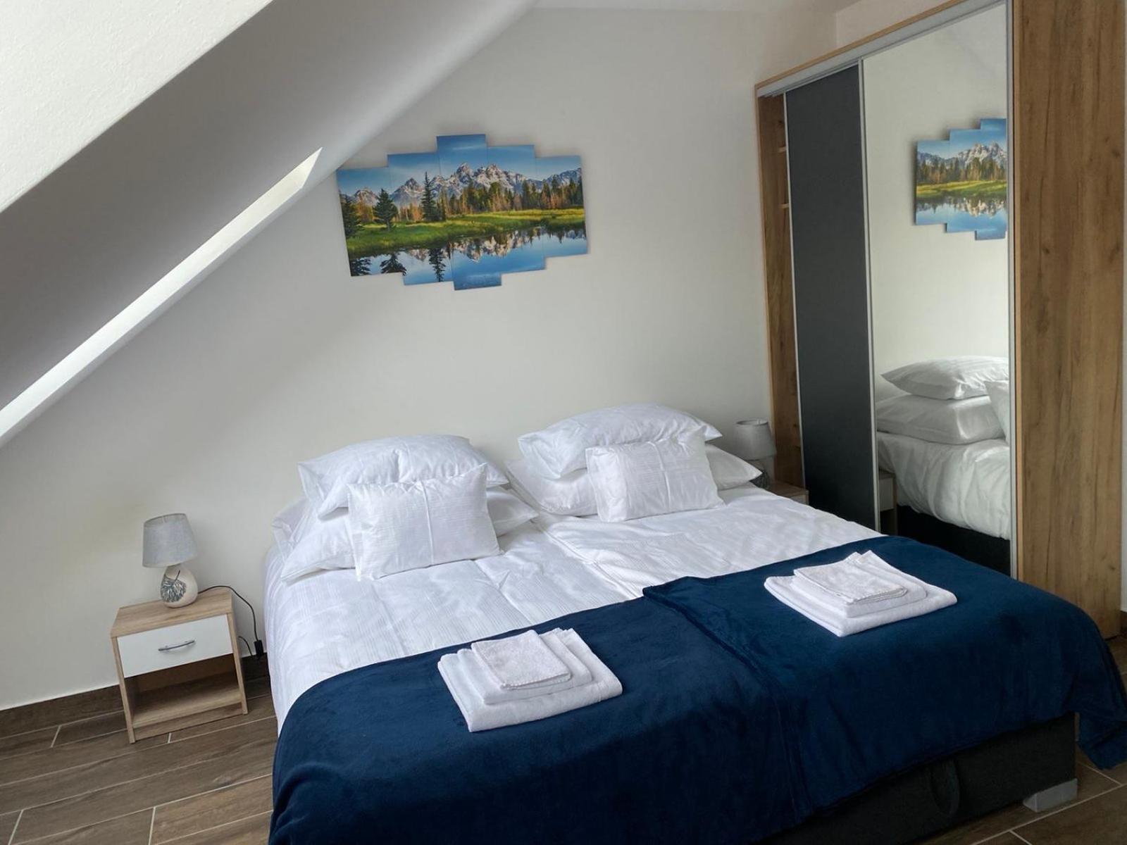 Double or Twin Room with Private Bathroom - Photo 6