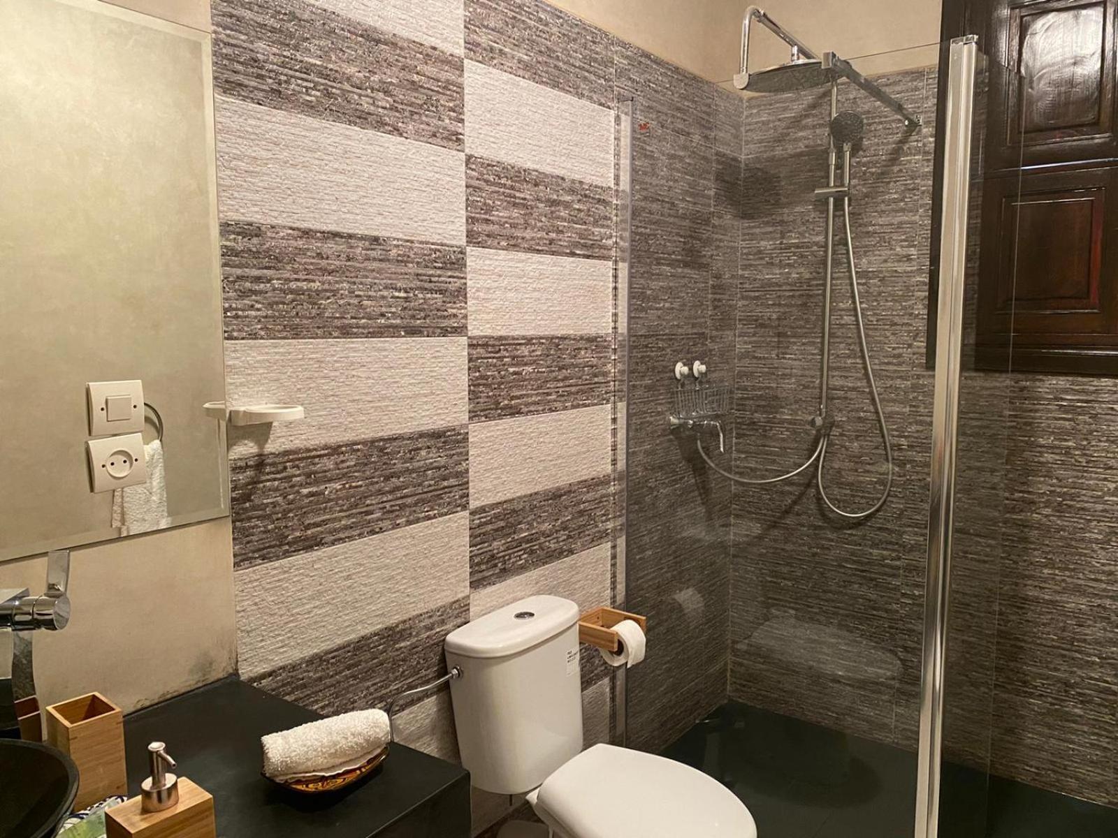 Junior Suite with Pool View photo 2