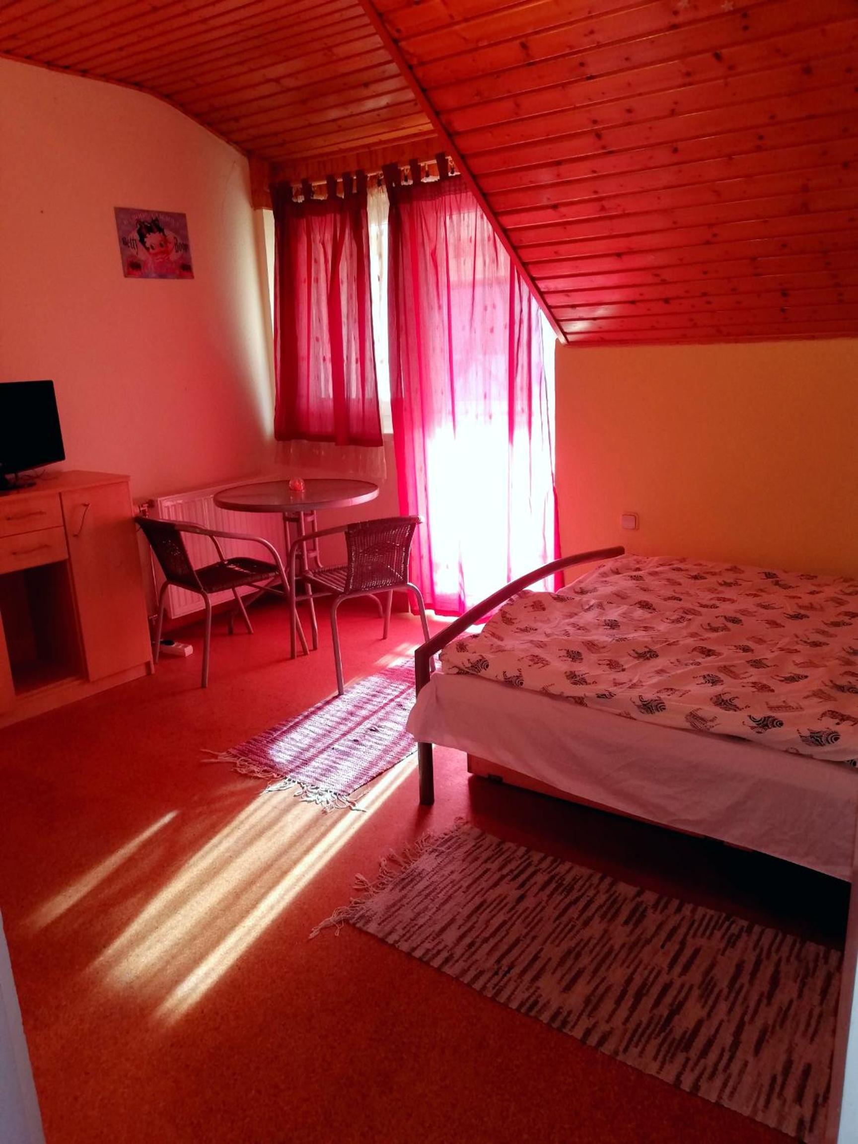 Double Room with Private Bathroom - Photo 1