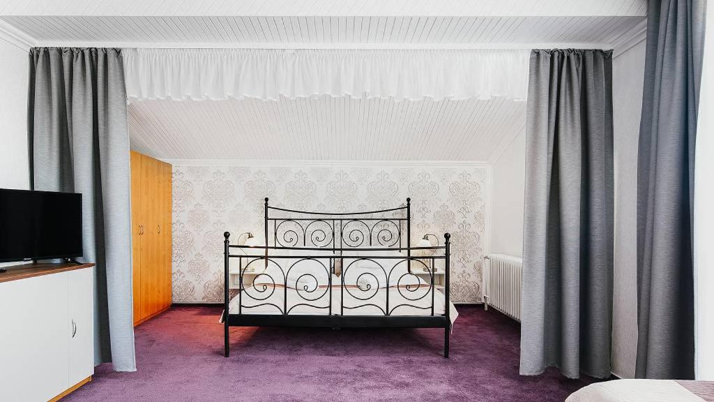 Double Room with Balcony - Photo 3
