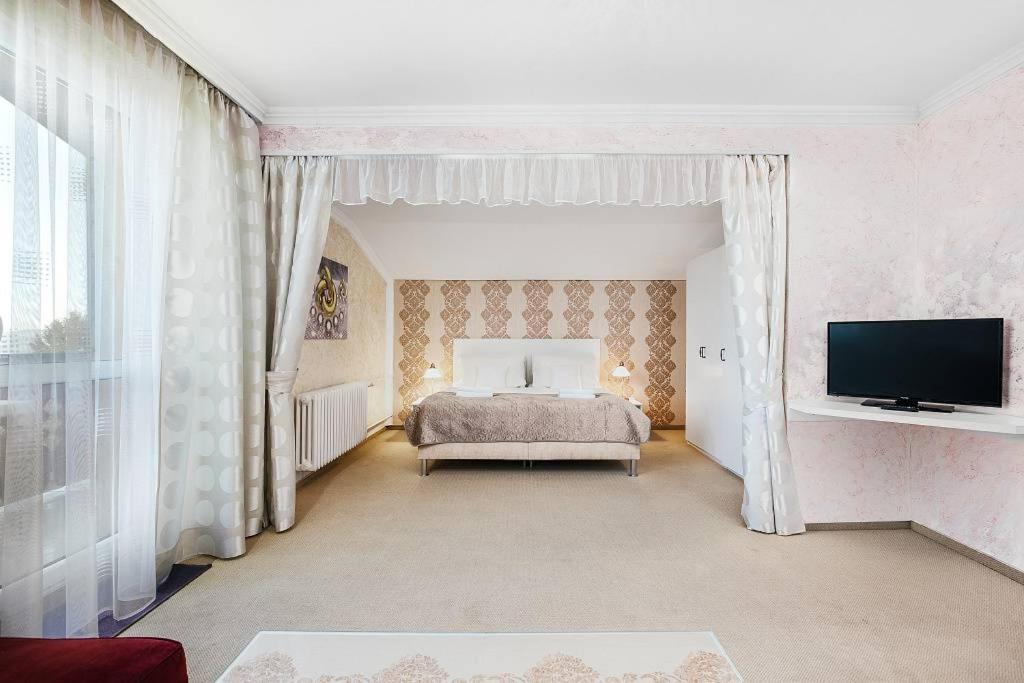 Double Room with Balcony - Photo 4