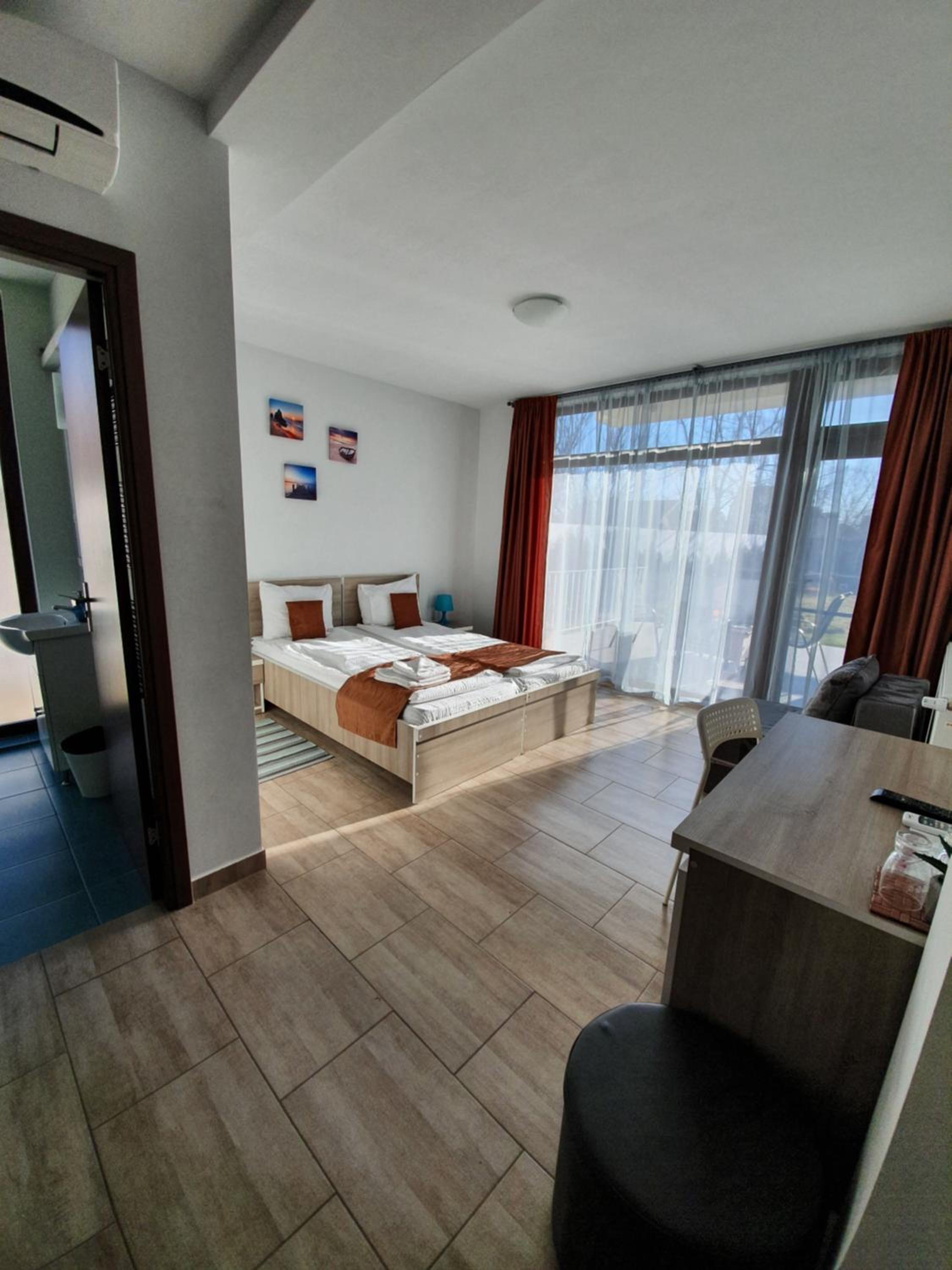 Double or Twin Room with Private Bathroom - Photo 1