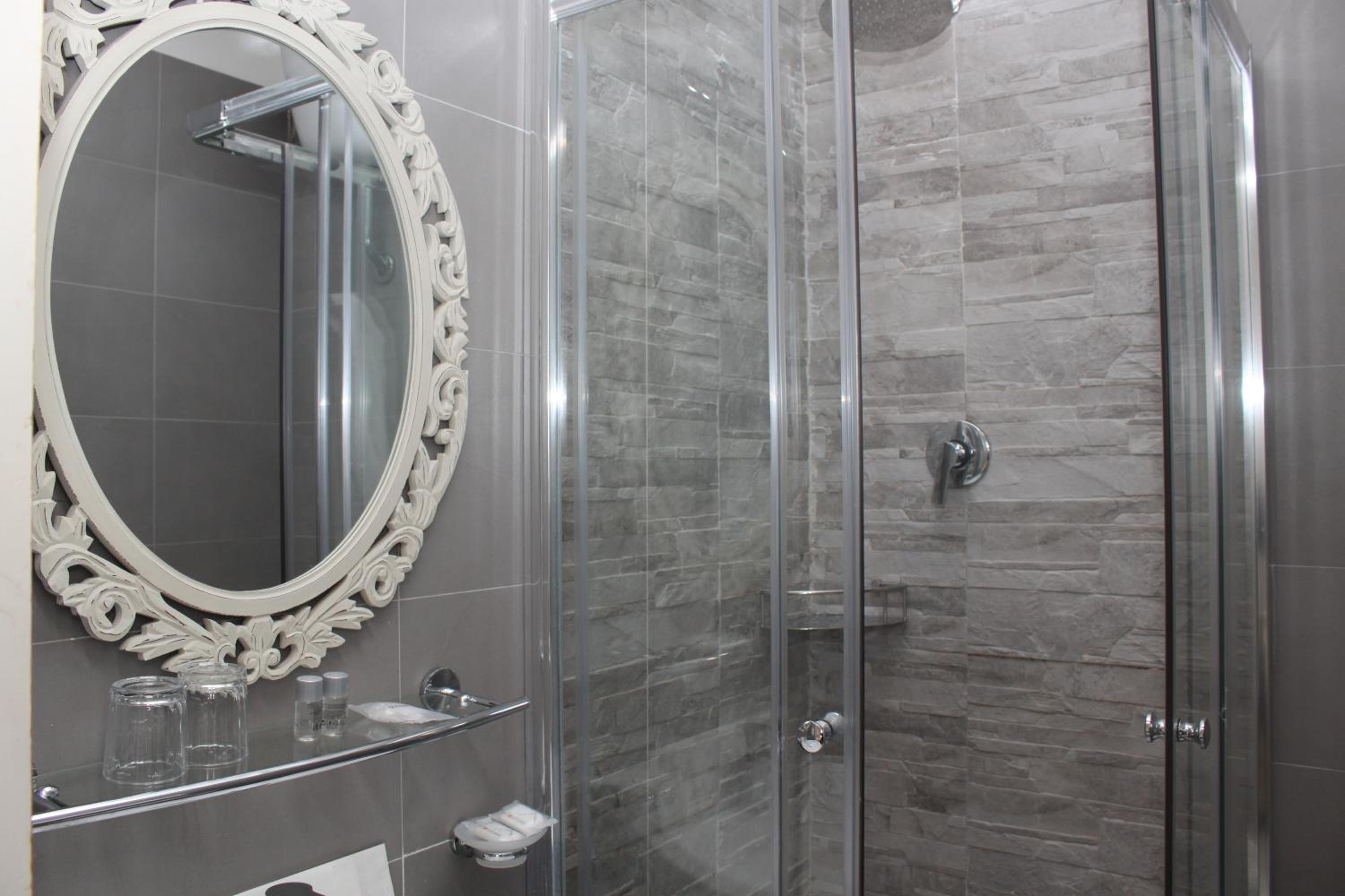 Classic Double Or Twin Room With View photo 3