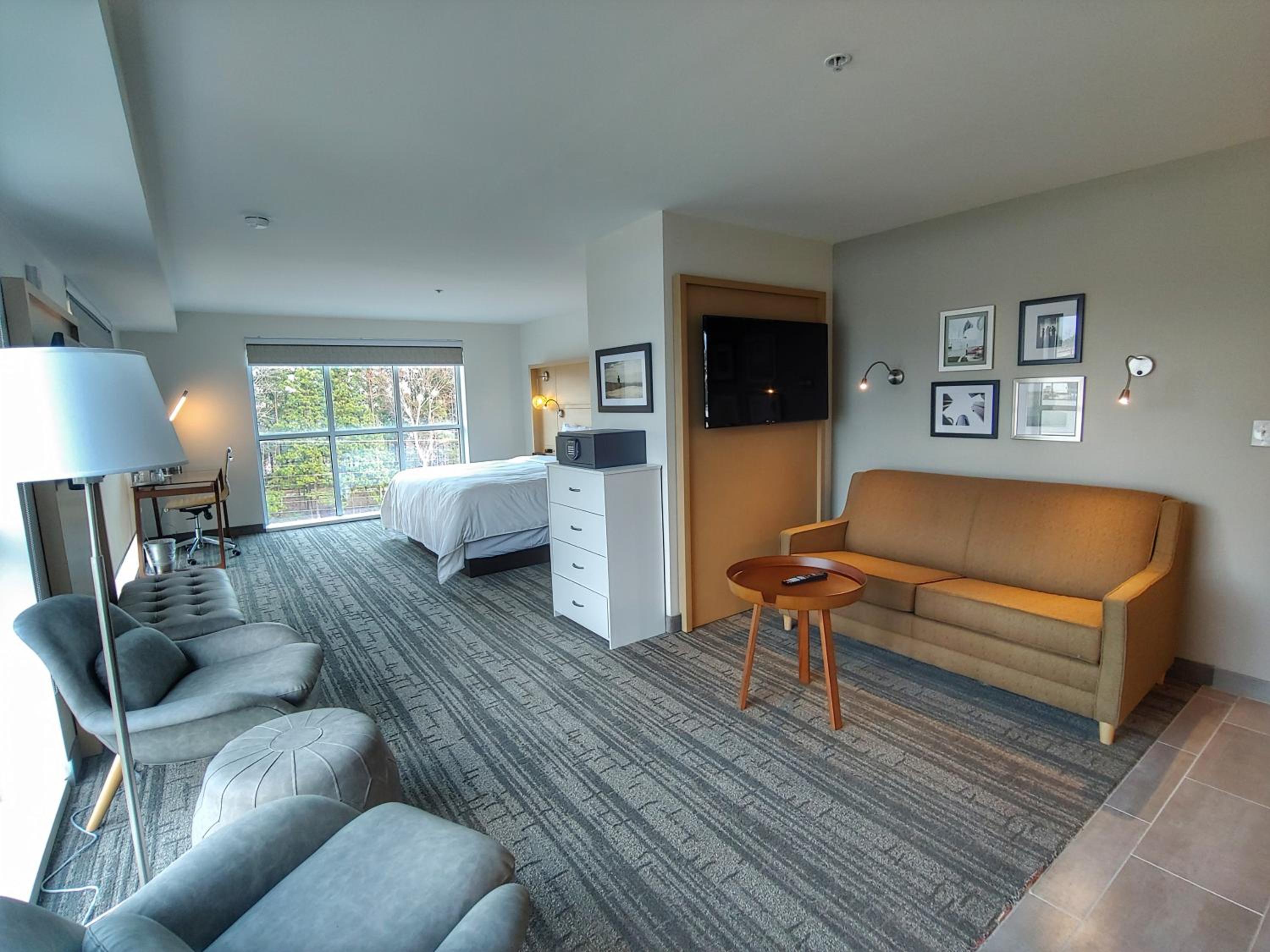 Studio King Suite with Sofa Bed - Non-Smoking