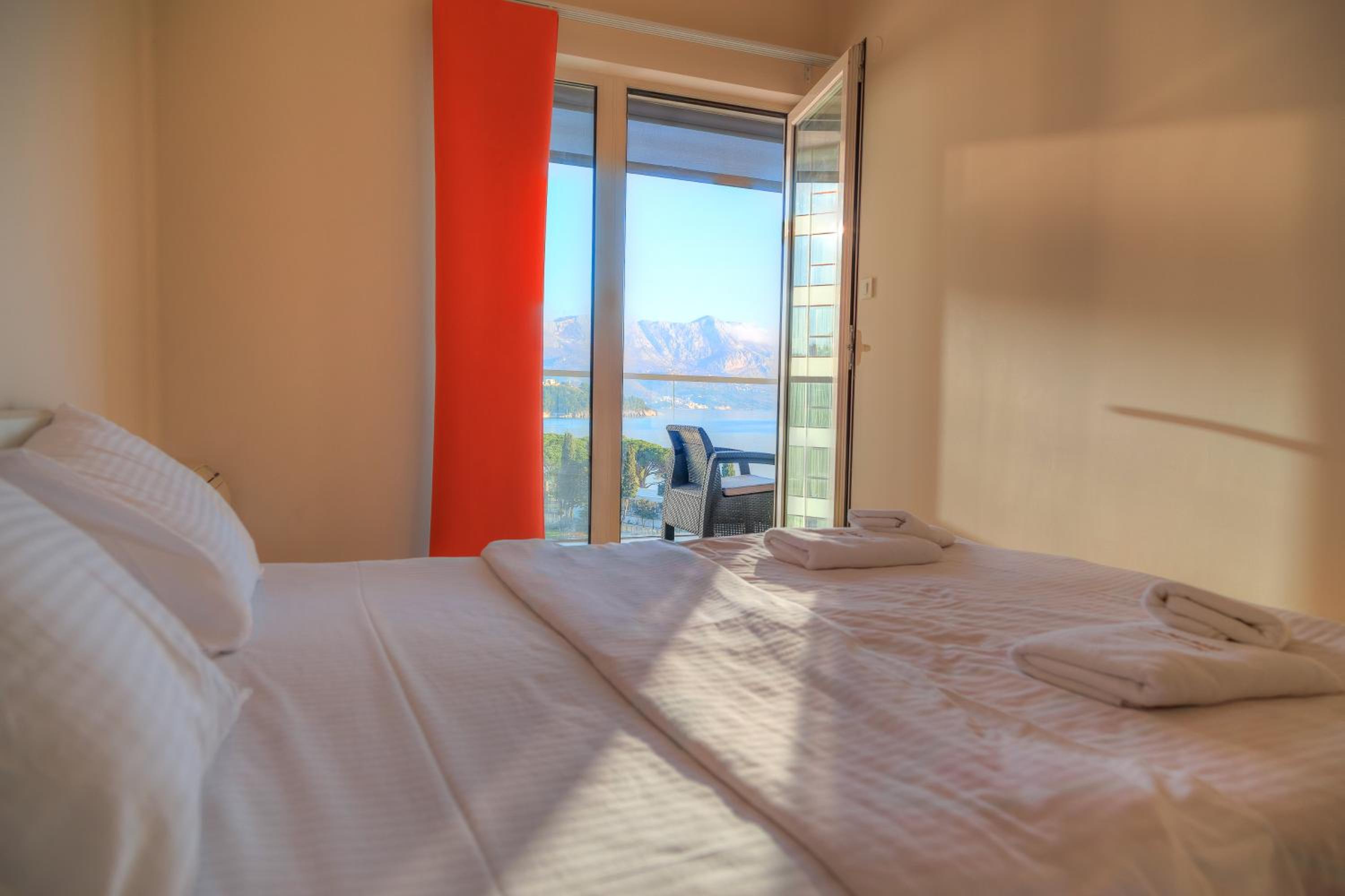 Apartment with Sea View - Photo 6