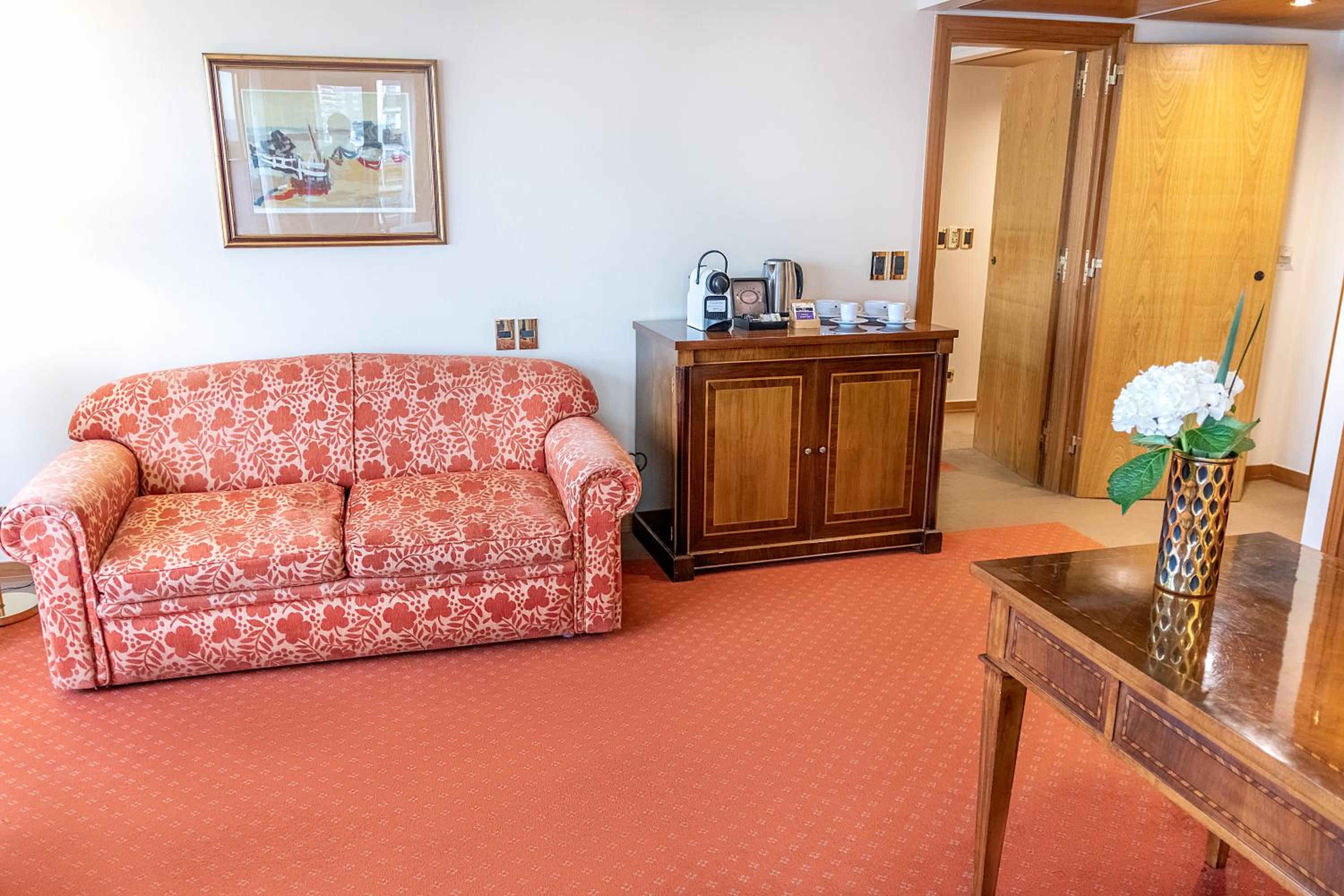 Deluxe Junior Suite photo 2