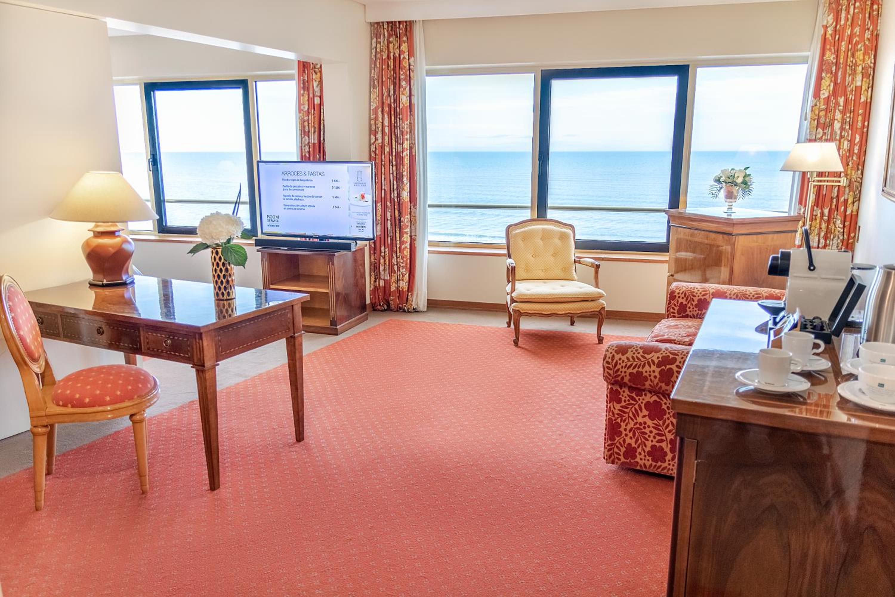 Deluxe Junior Suite photo 3
