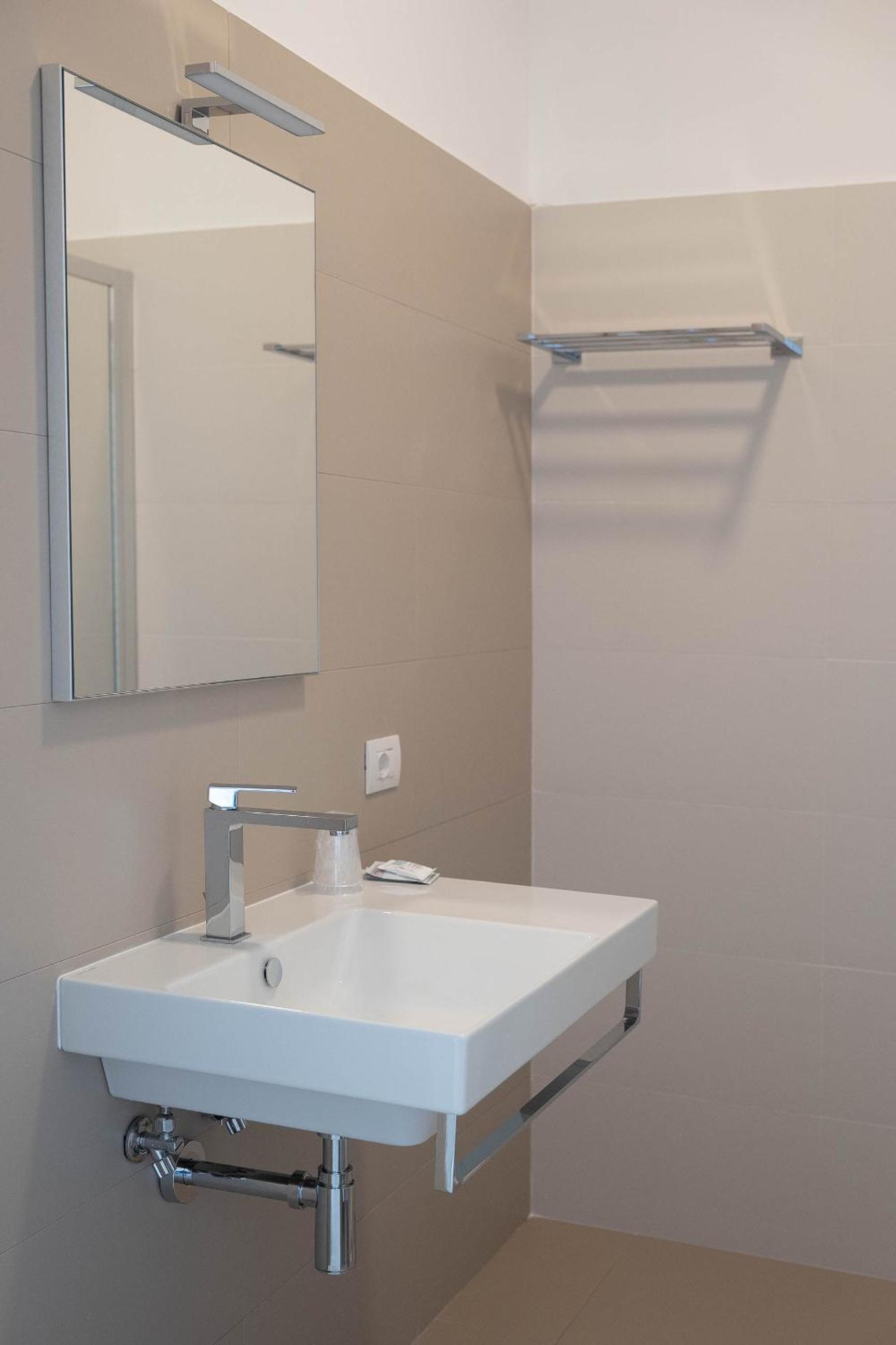 Deluxe Triple Room photo 2