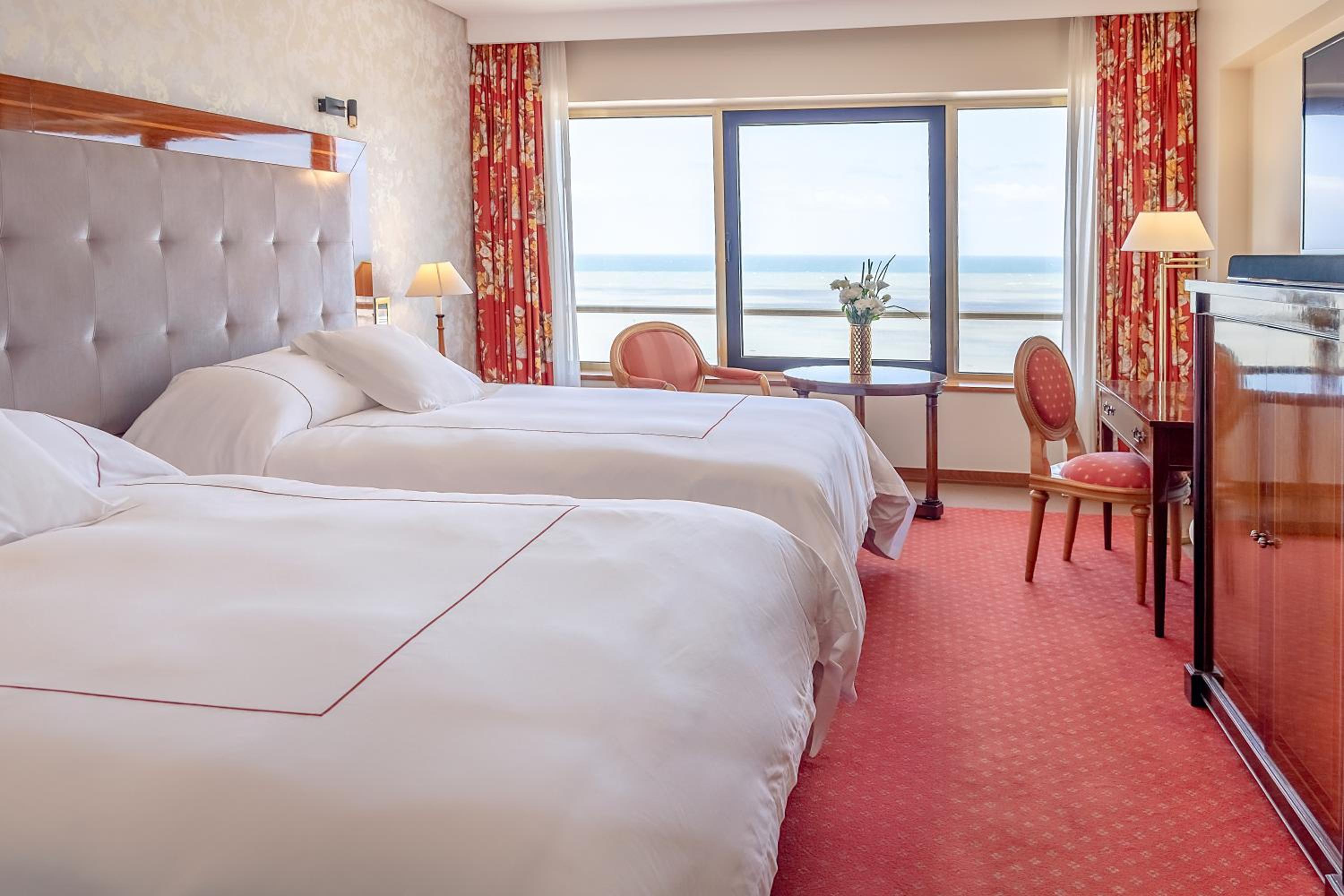 Queen Room with Two Queen Beds photo 2