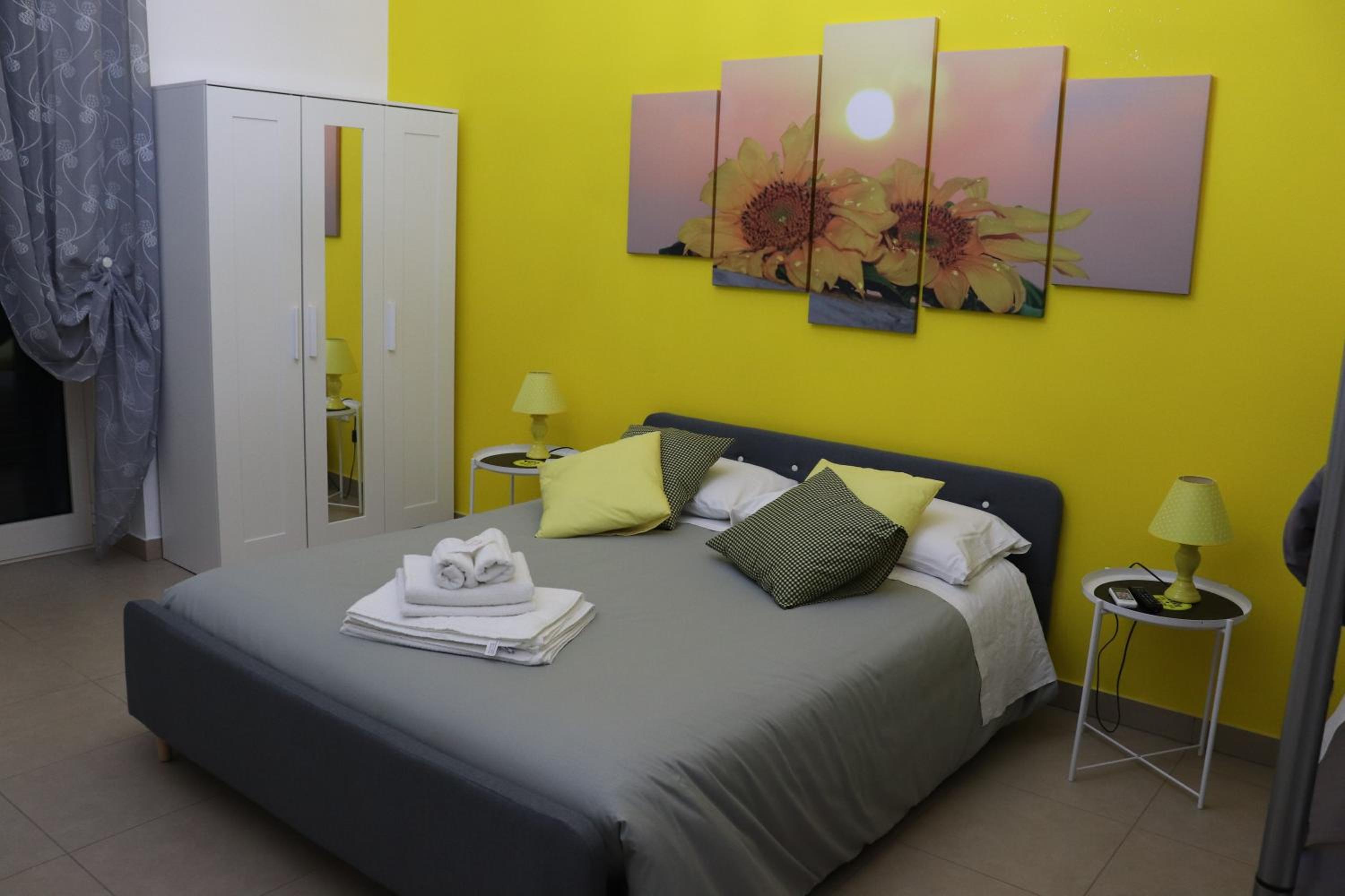 Quadruple Room with Bathroom - Photo 3