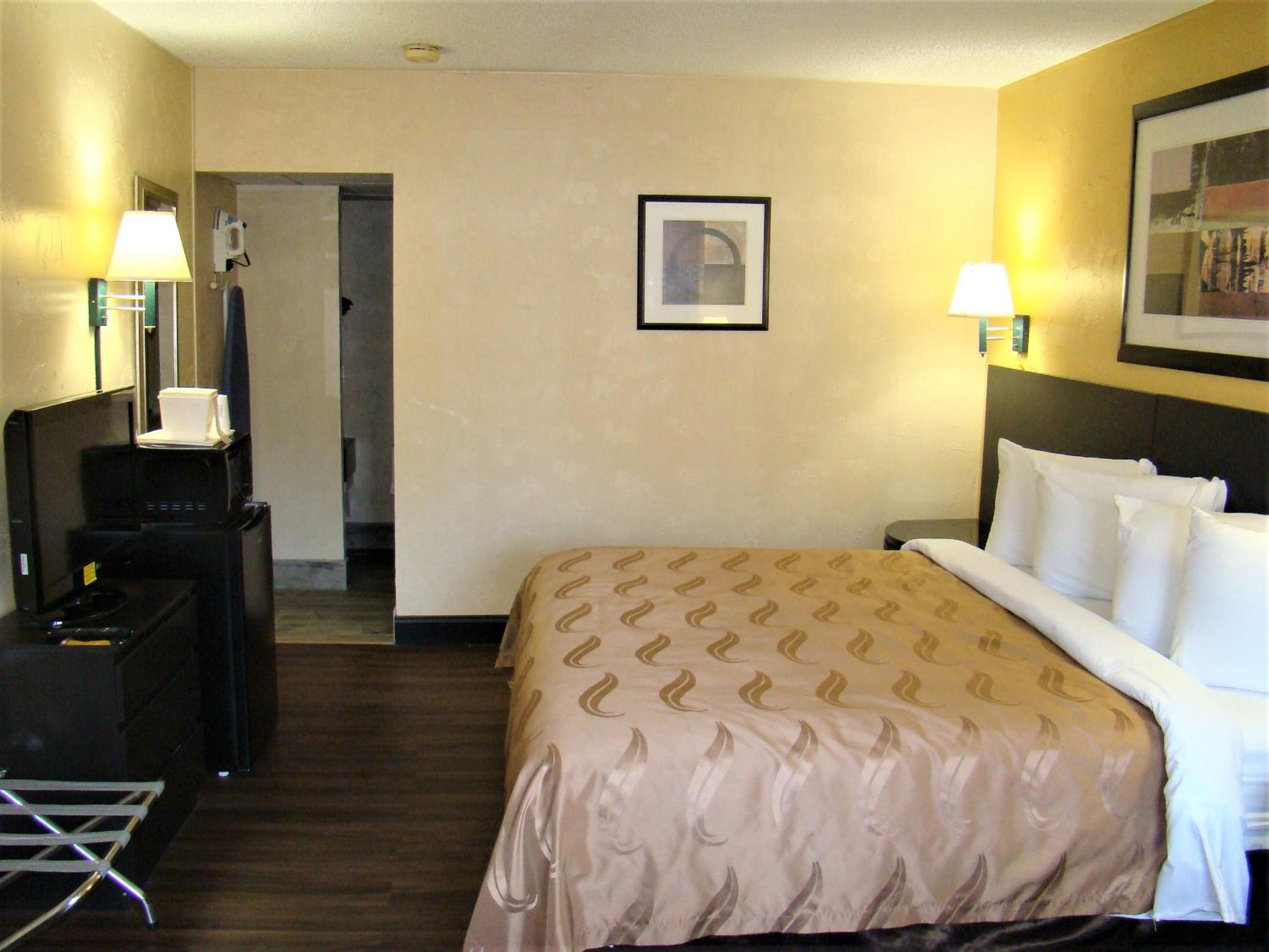 King Room - Mobility Access/Non-Smoking photo 3