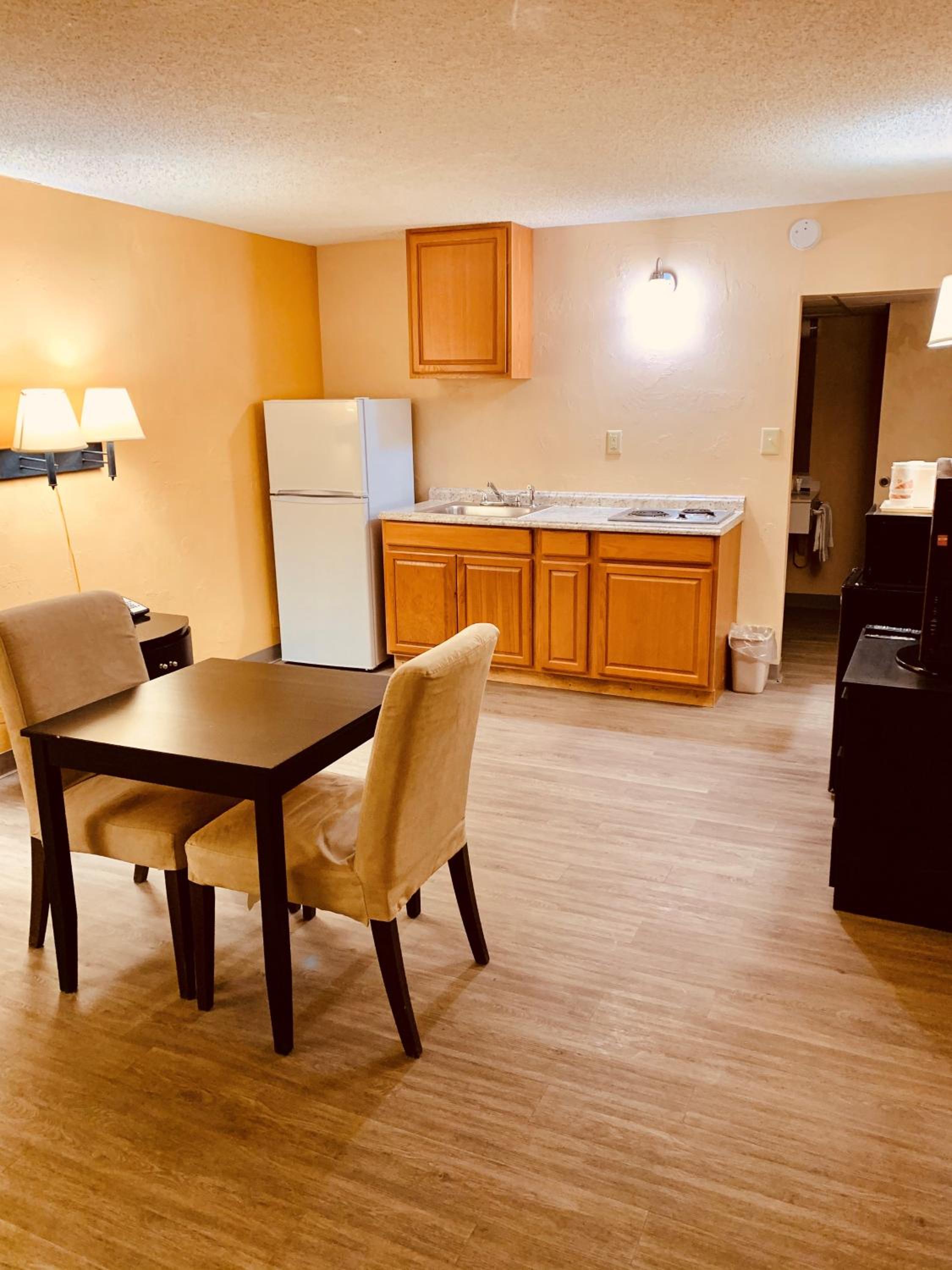 One-Bedroom Suite with Two Double Beds - Non-Smoking photo 2