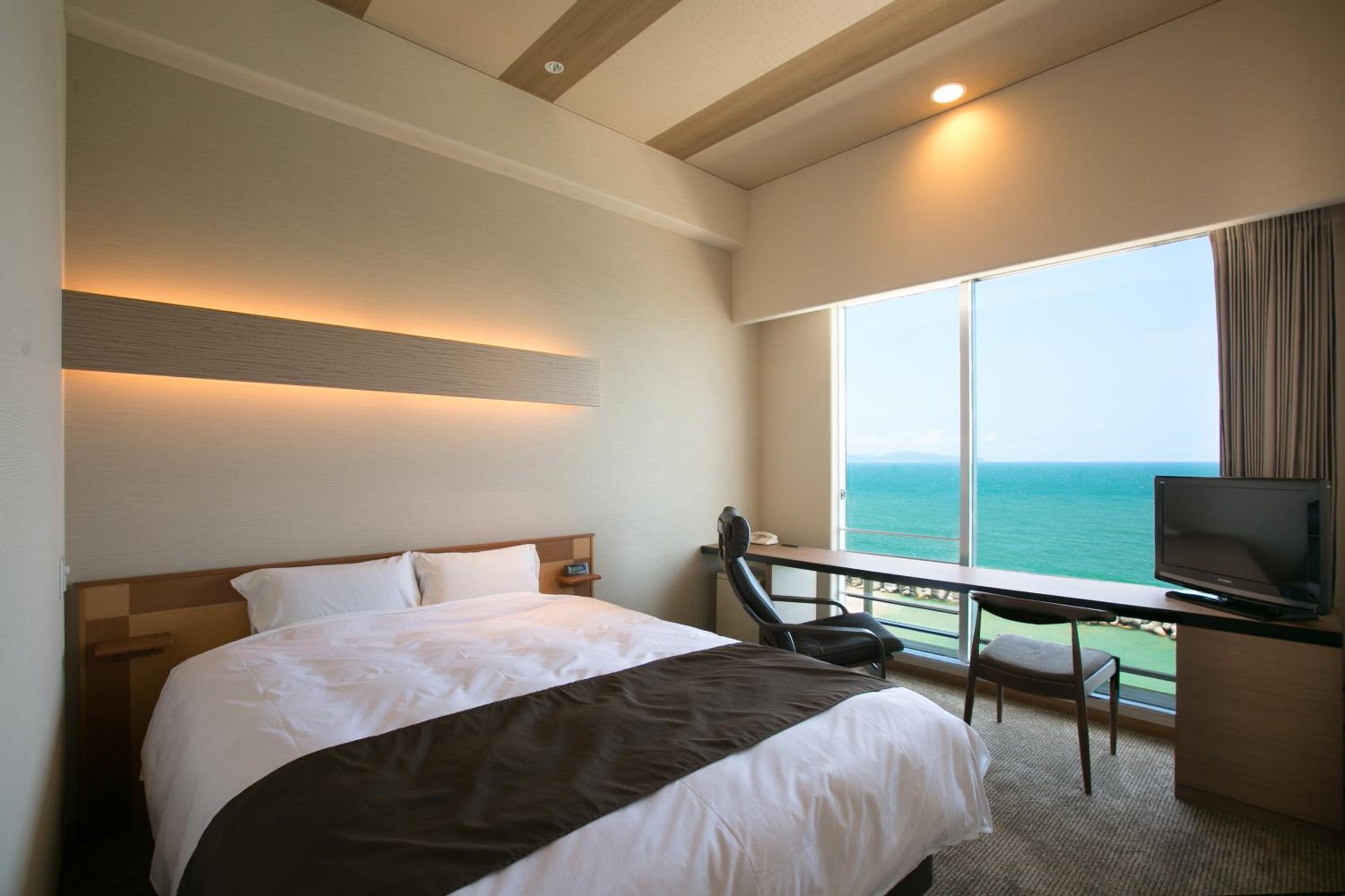 Single Room With Shared Bathroom And Sea View - Non-Smoking photo 1