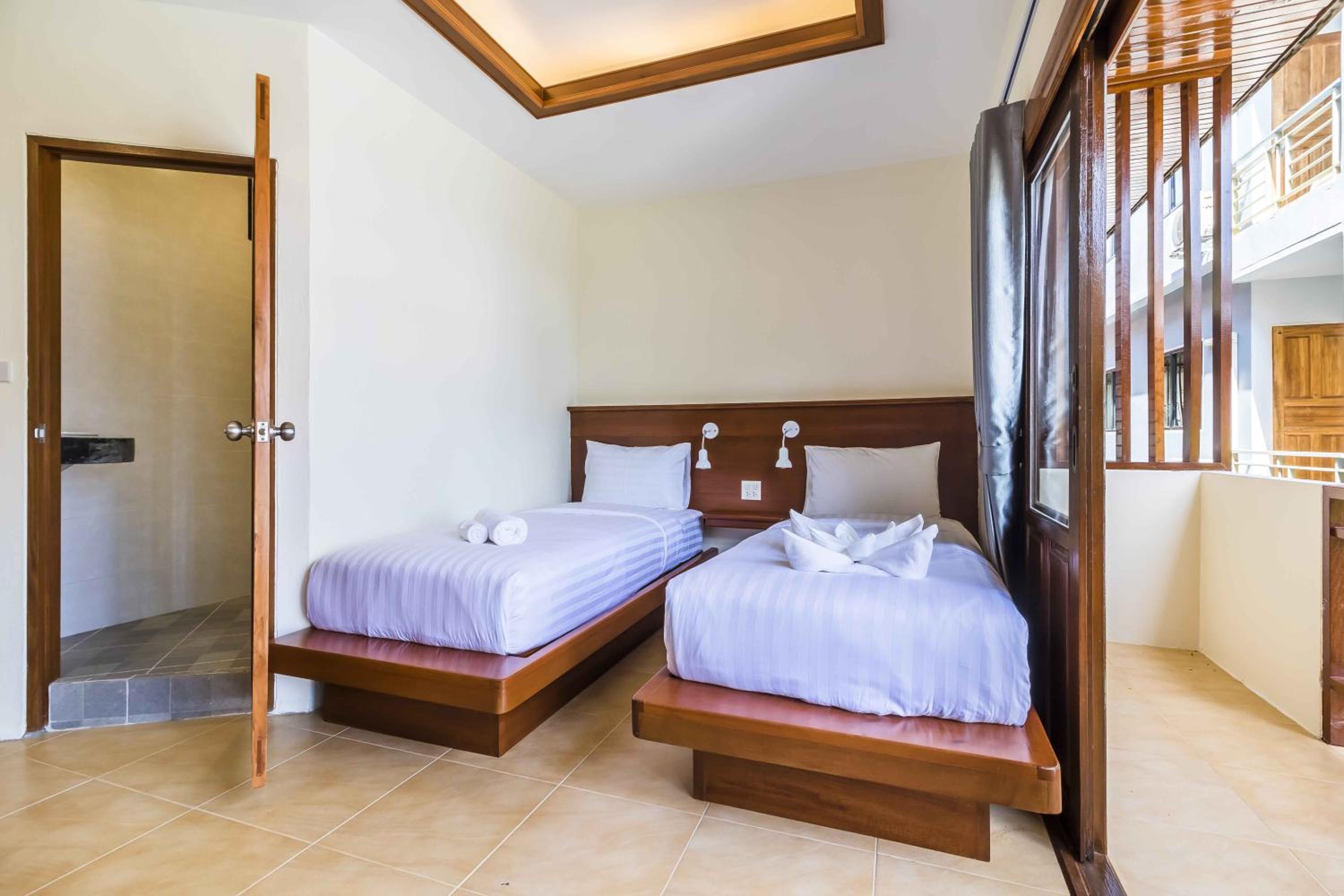 Twin Room with Balcony - Photo 2
