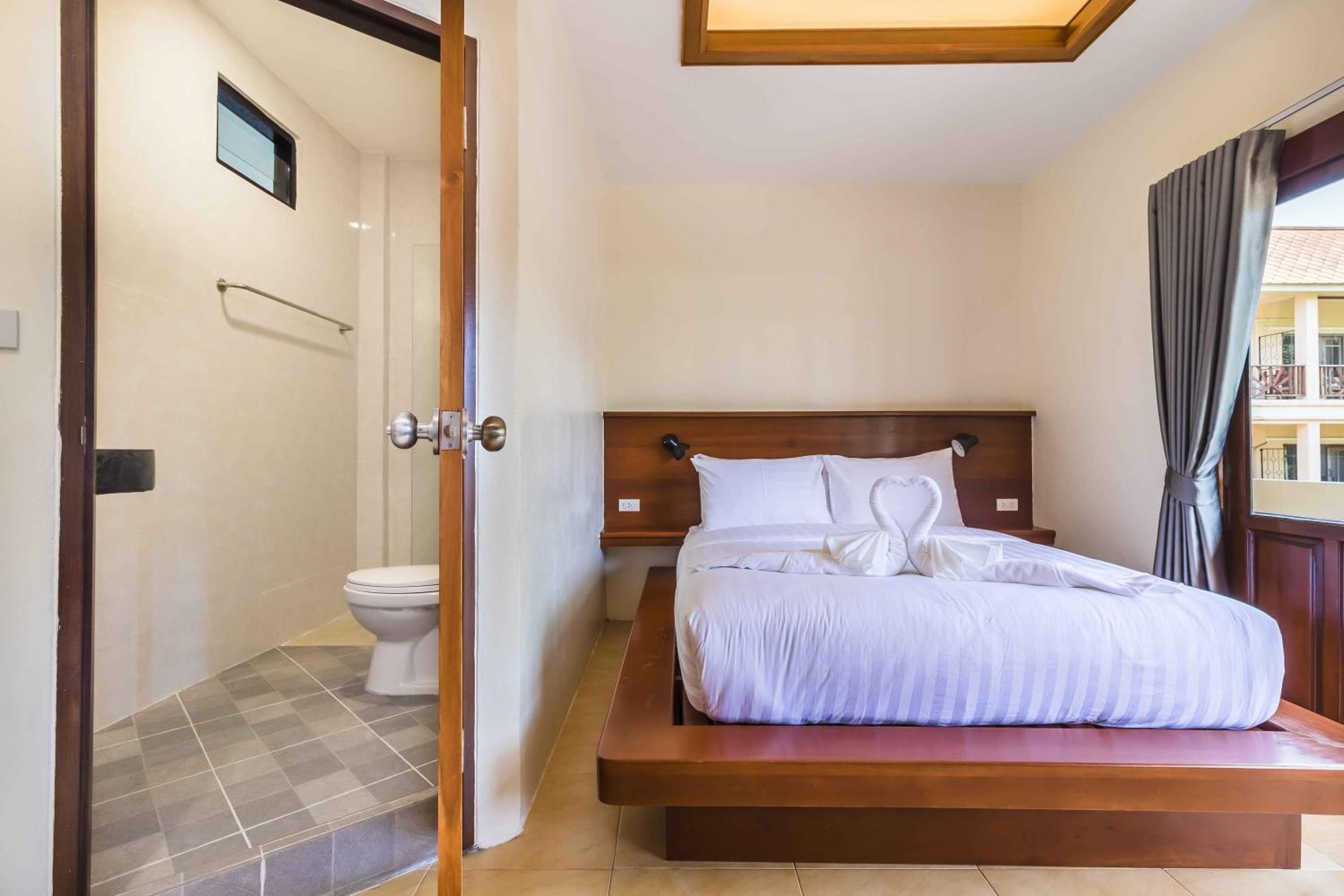 Double Room with Balcony - Photo 7