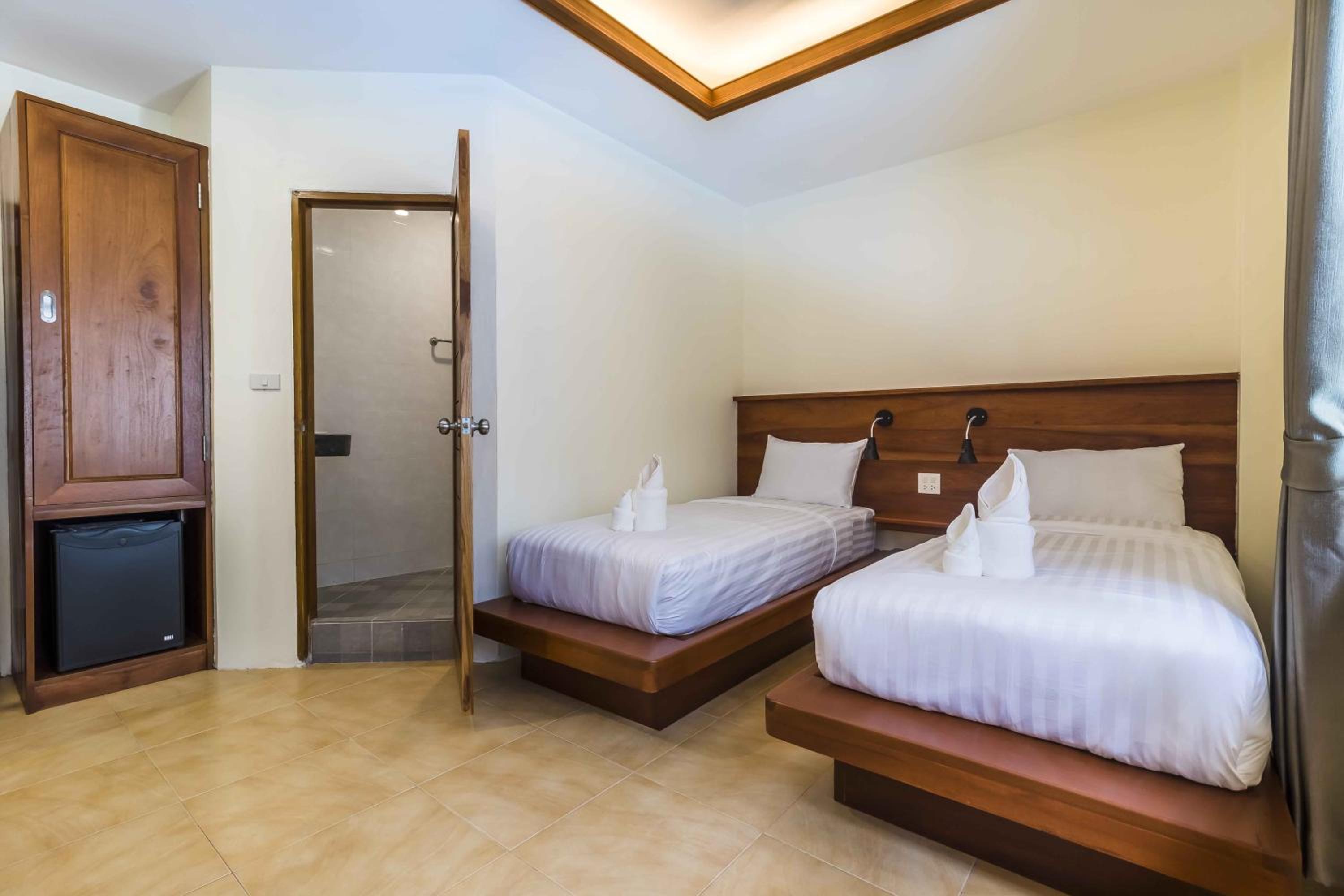 Economy Twin Room - Photo 2