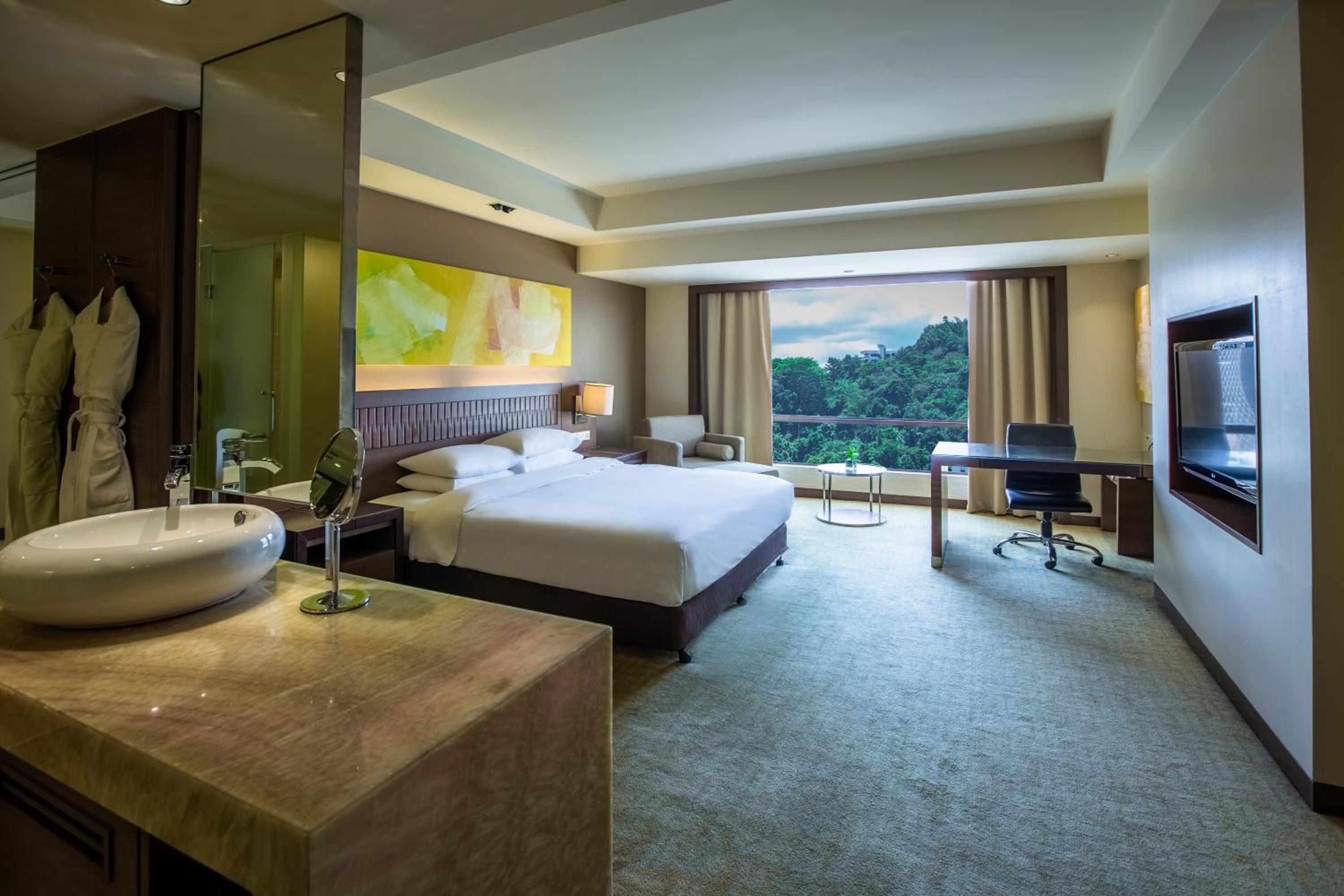 King Room with View - Photo 2