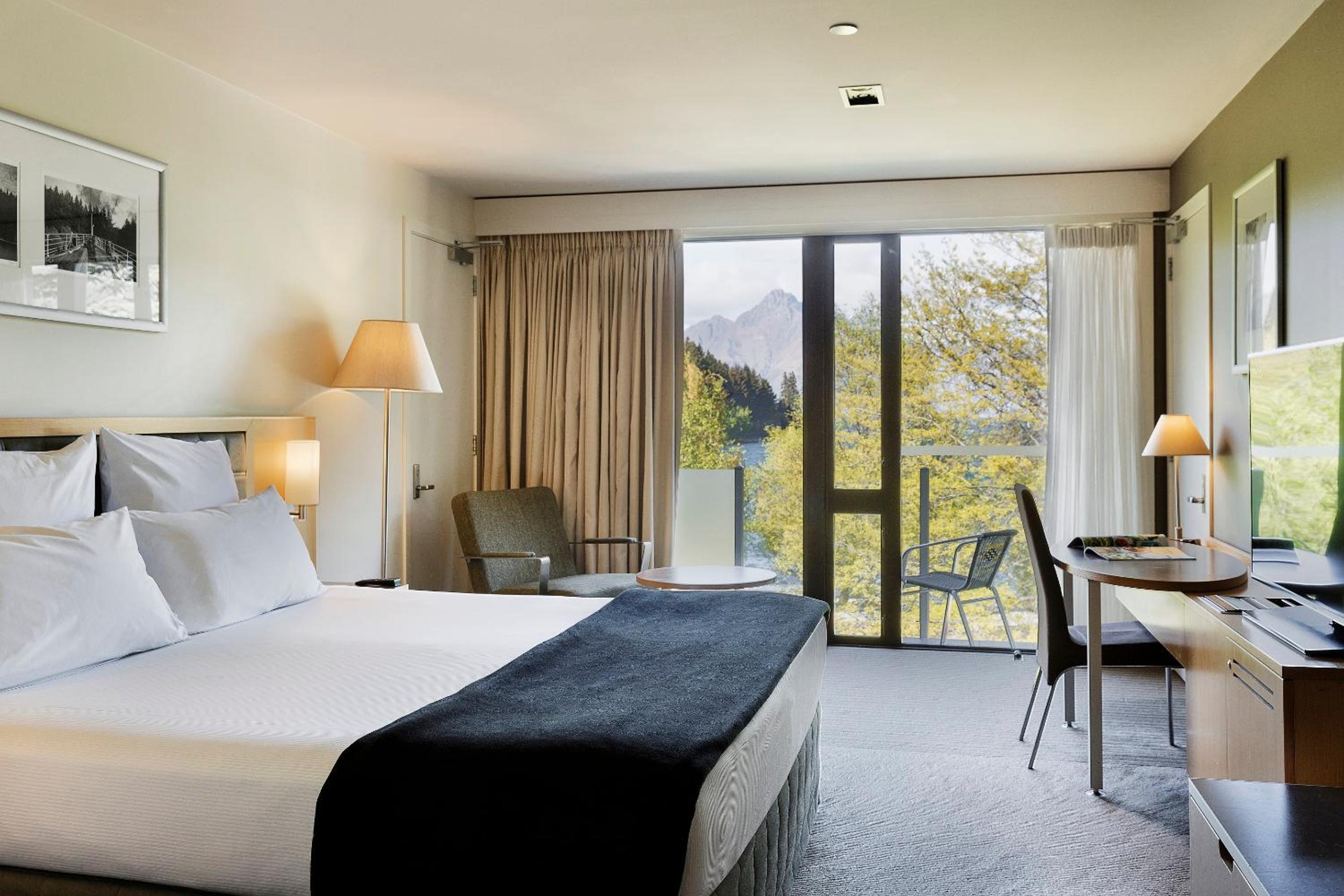 Lakeside King Room - Photo 11