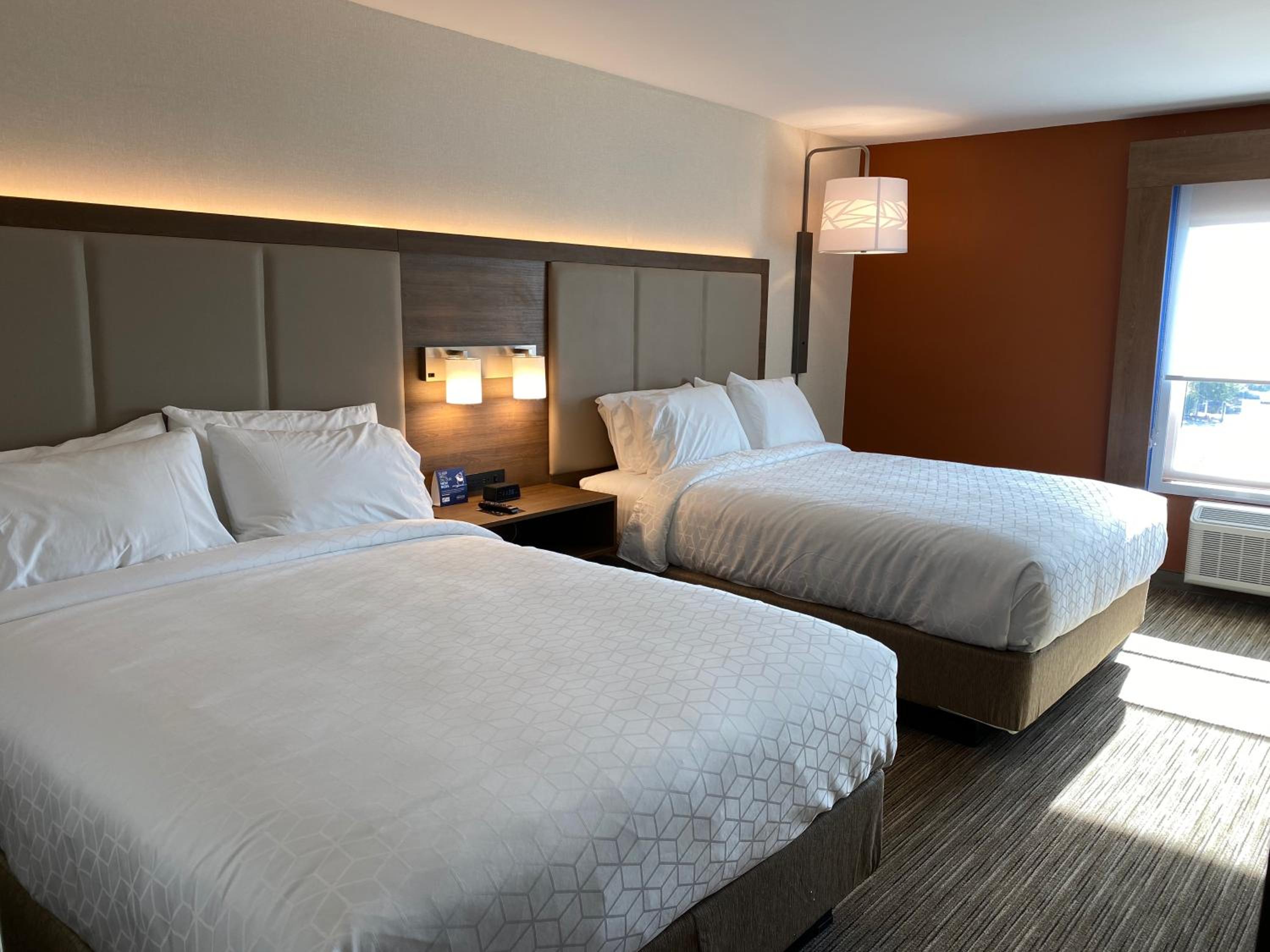 Standard Queen Room with Two Queen Beds - Photo 1