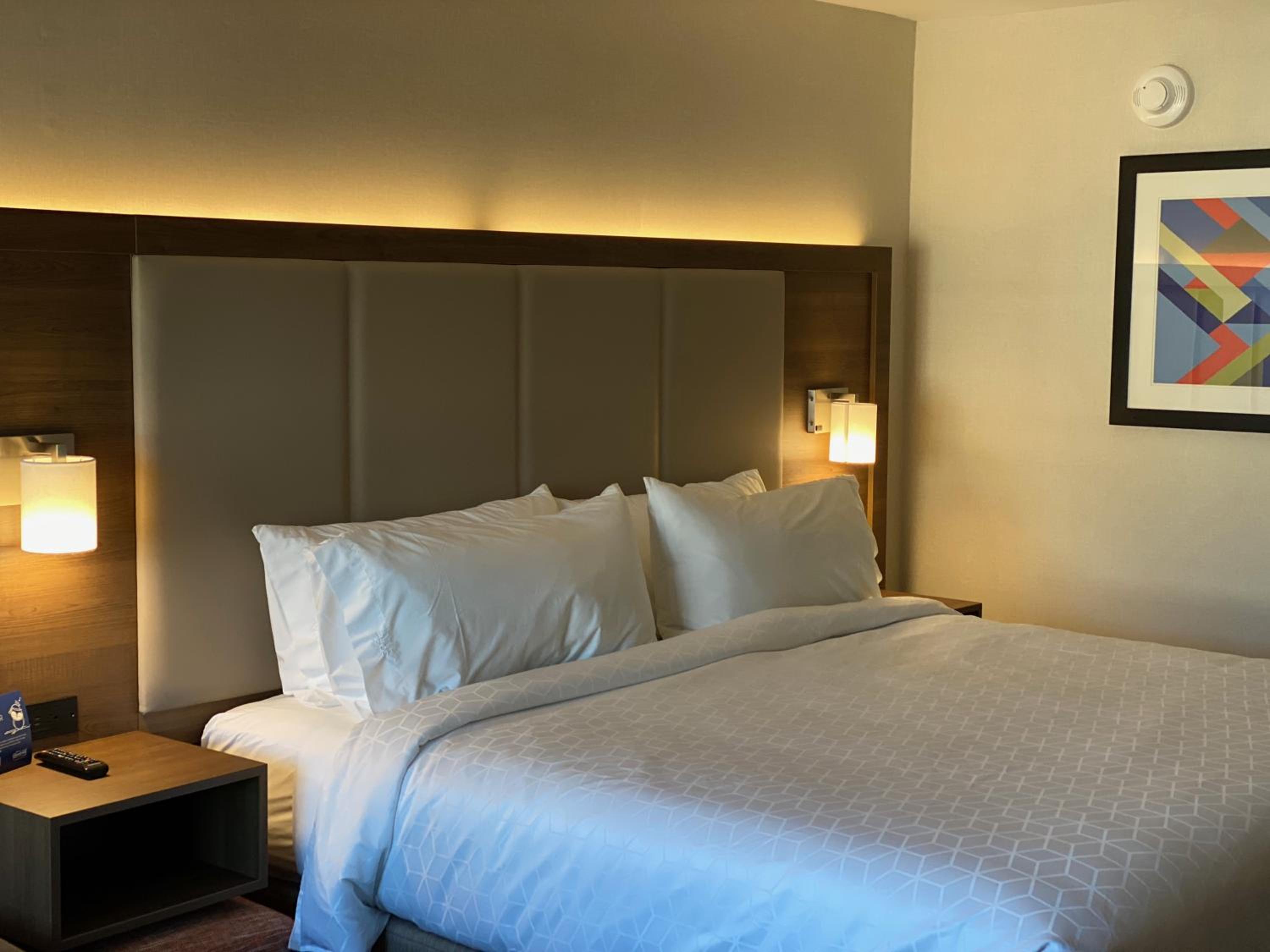 Standard King Room - Photo 8
