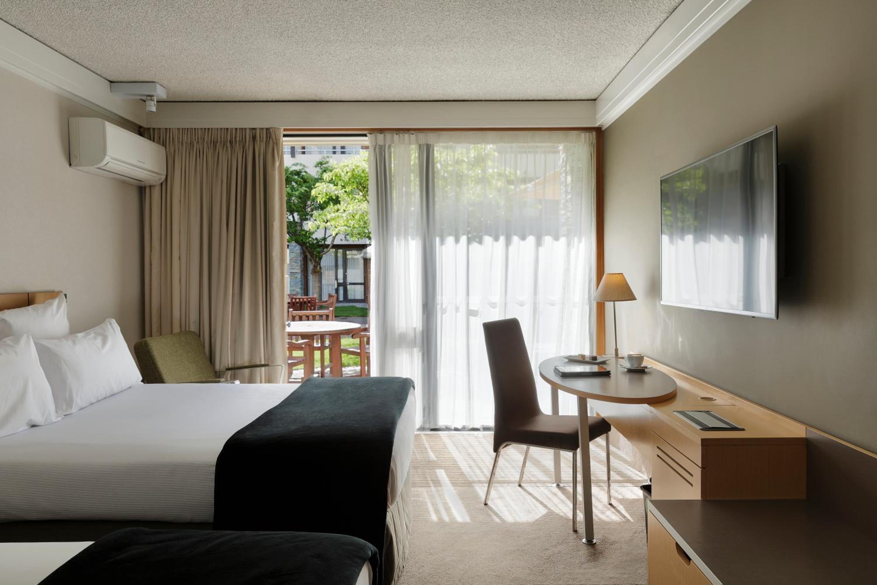 Standard Room with Two Double Beds - Photo 11