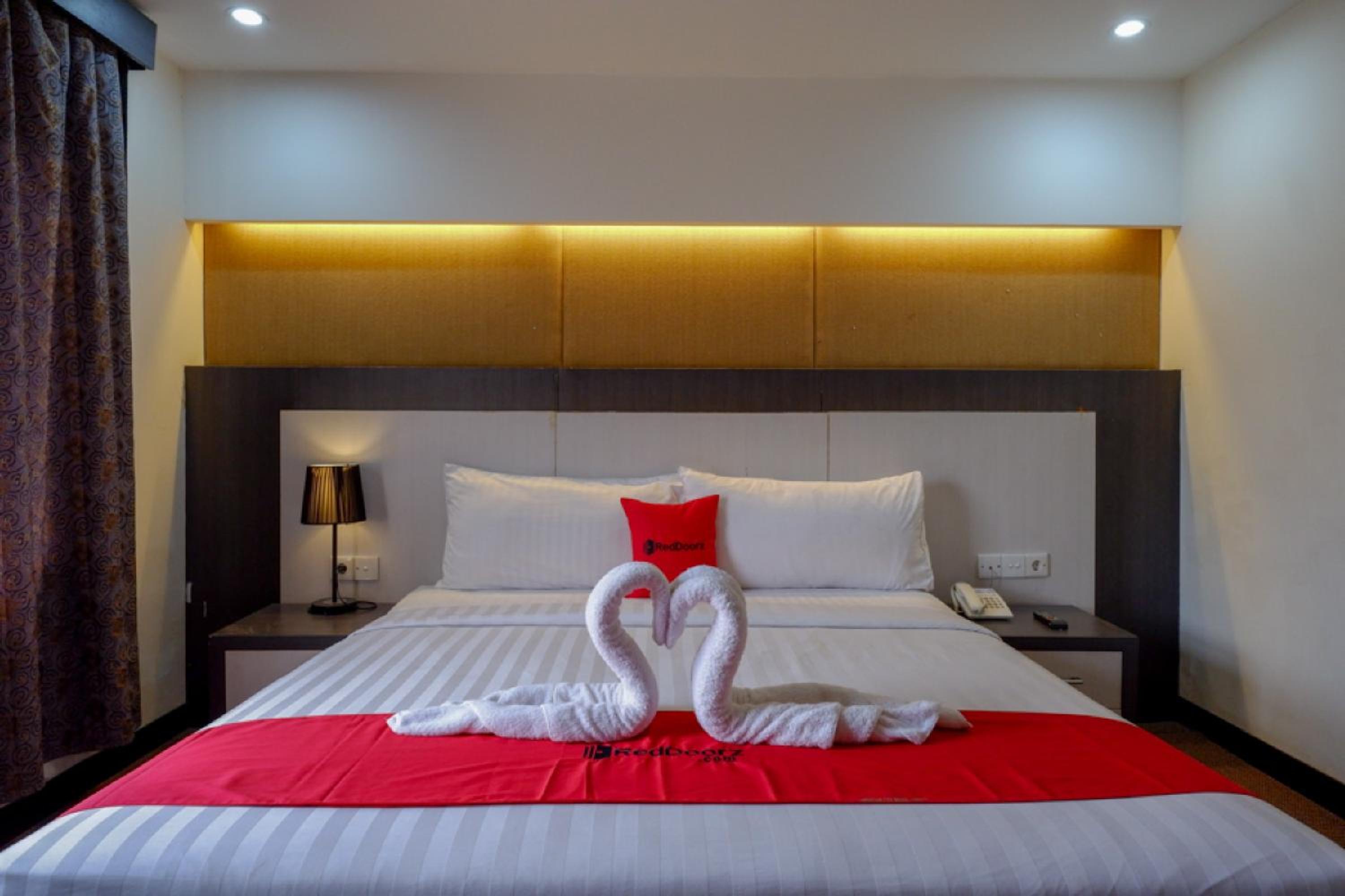 Deluxe Room - Photo 6