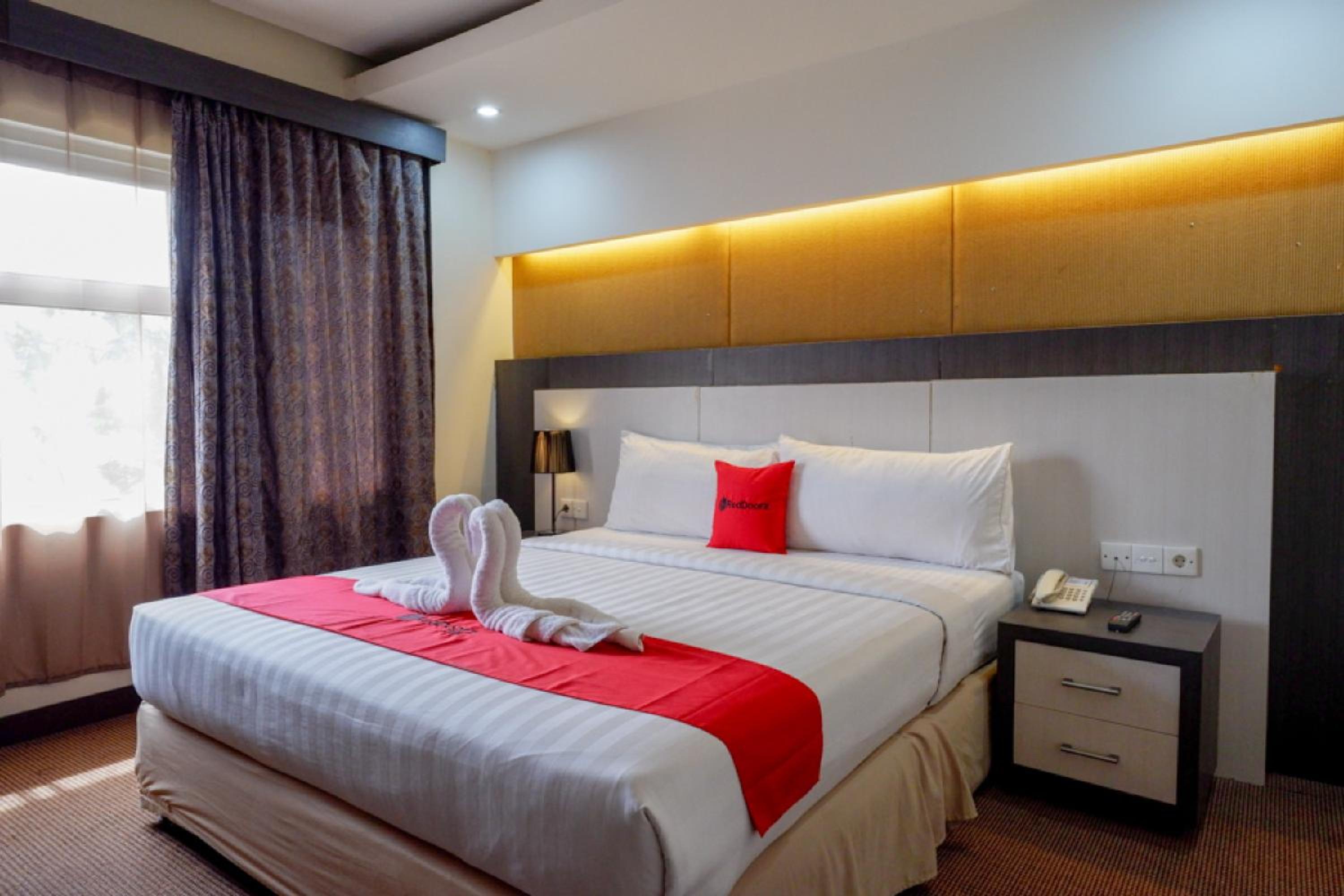 Deluxe Room - Photo 5