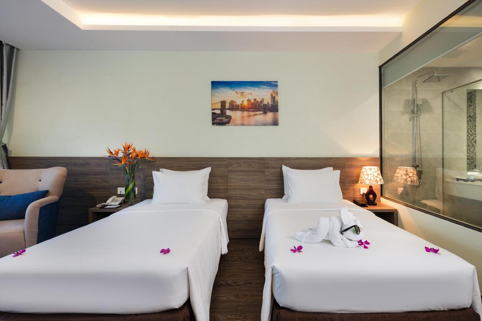 Double or Twin Room with Partial Sea View photo 3
