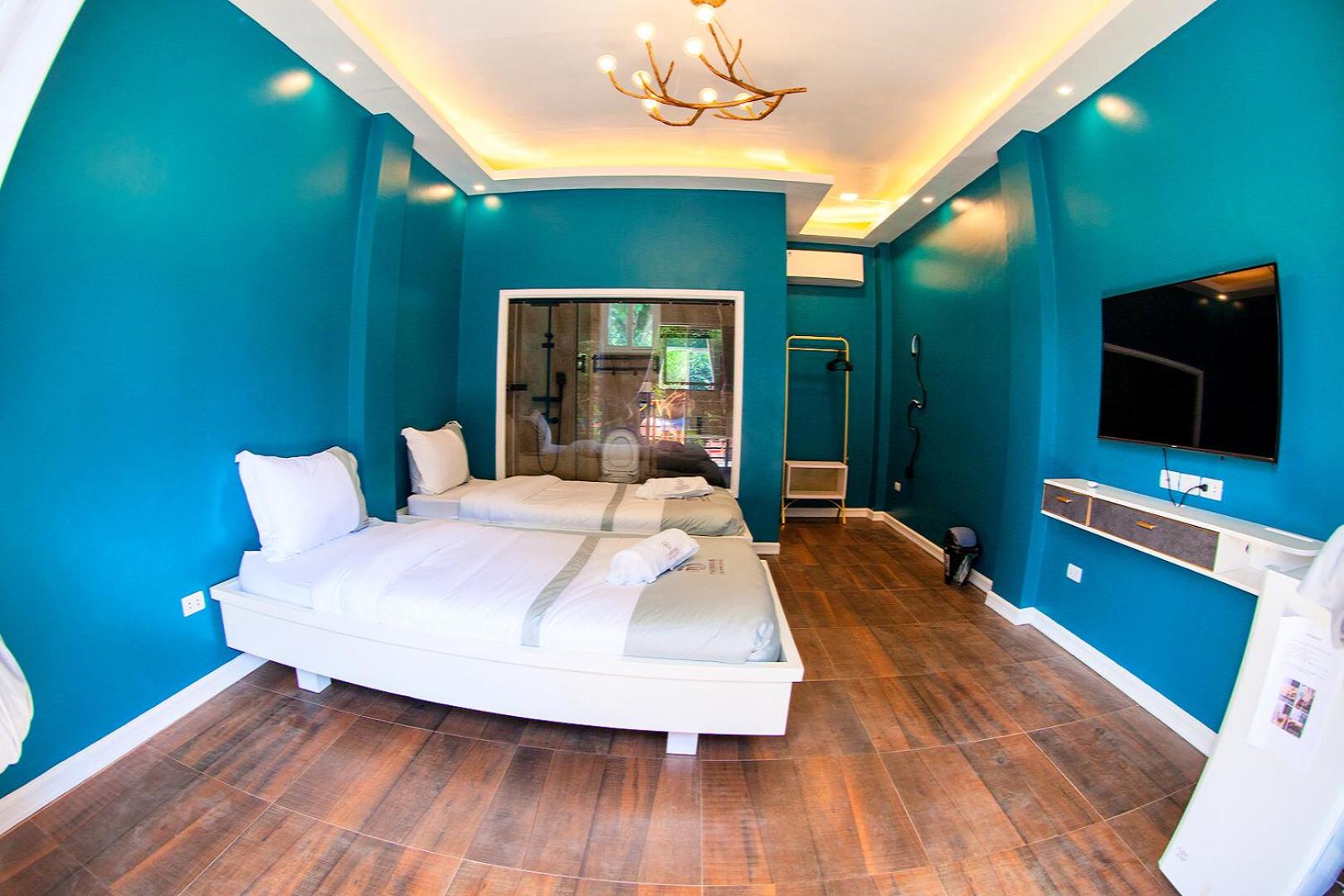 Queen Room with Garden View - Photo 7