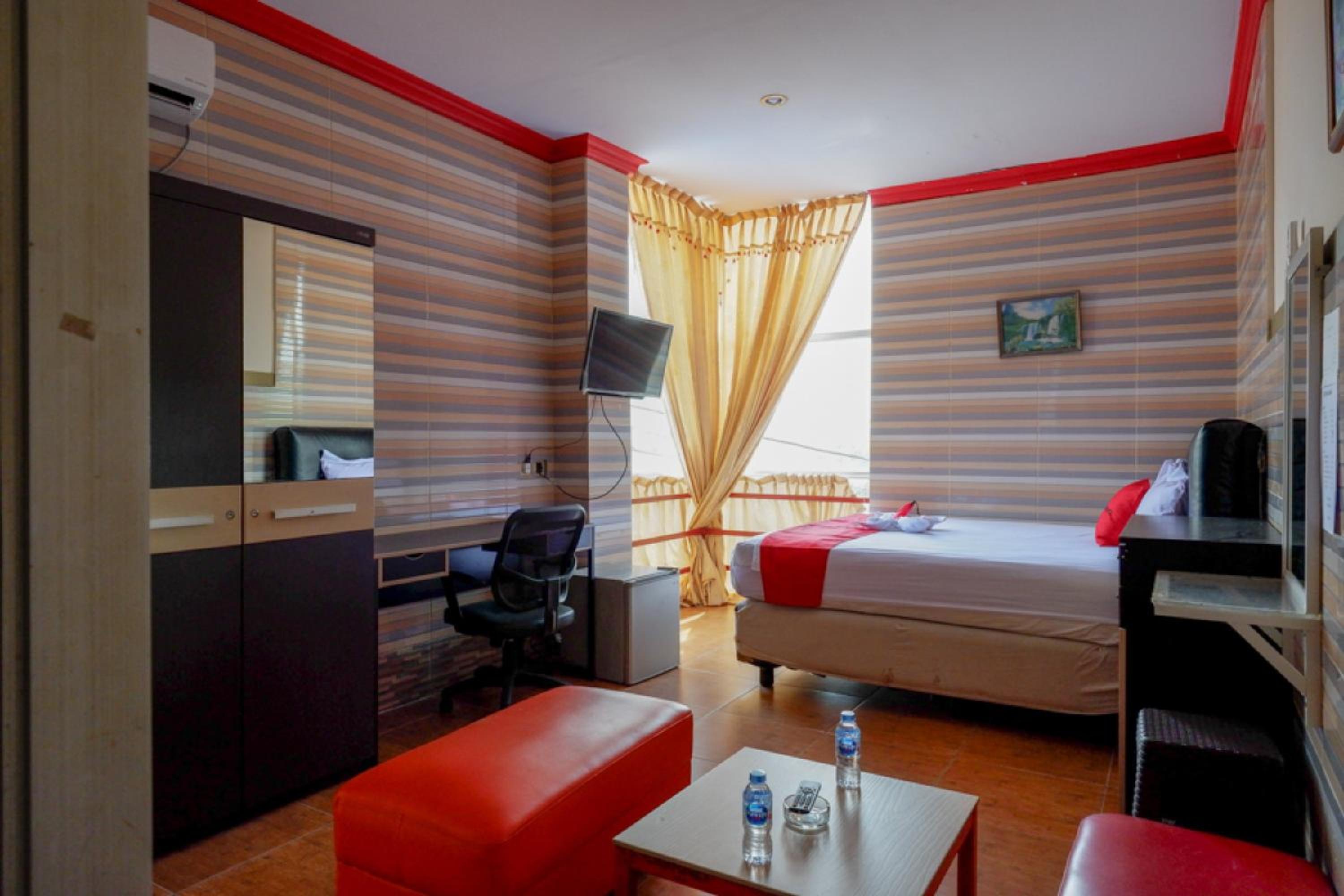 Deluxe Room - Photo 5