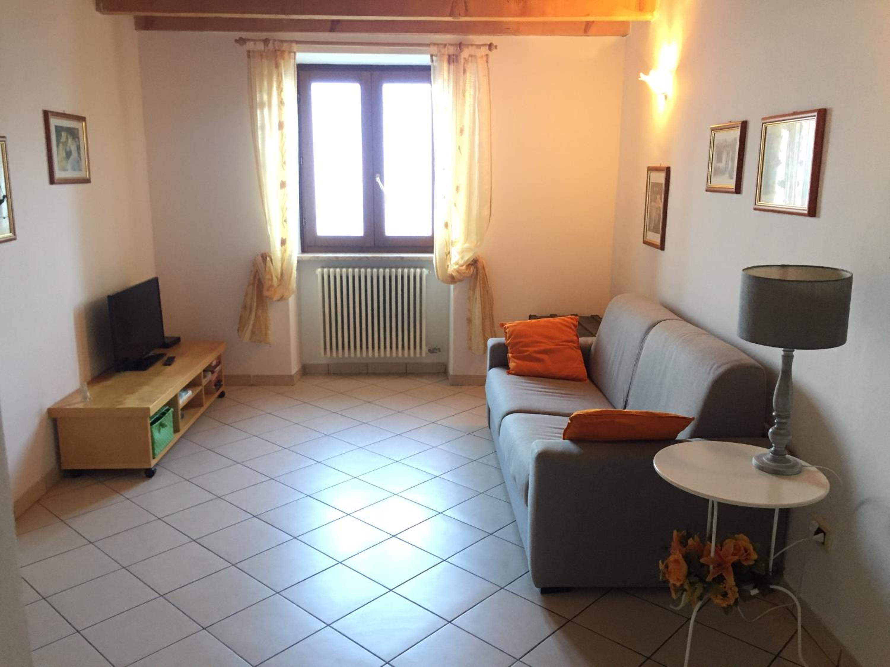 One-Bedroom Apartment photo 1
