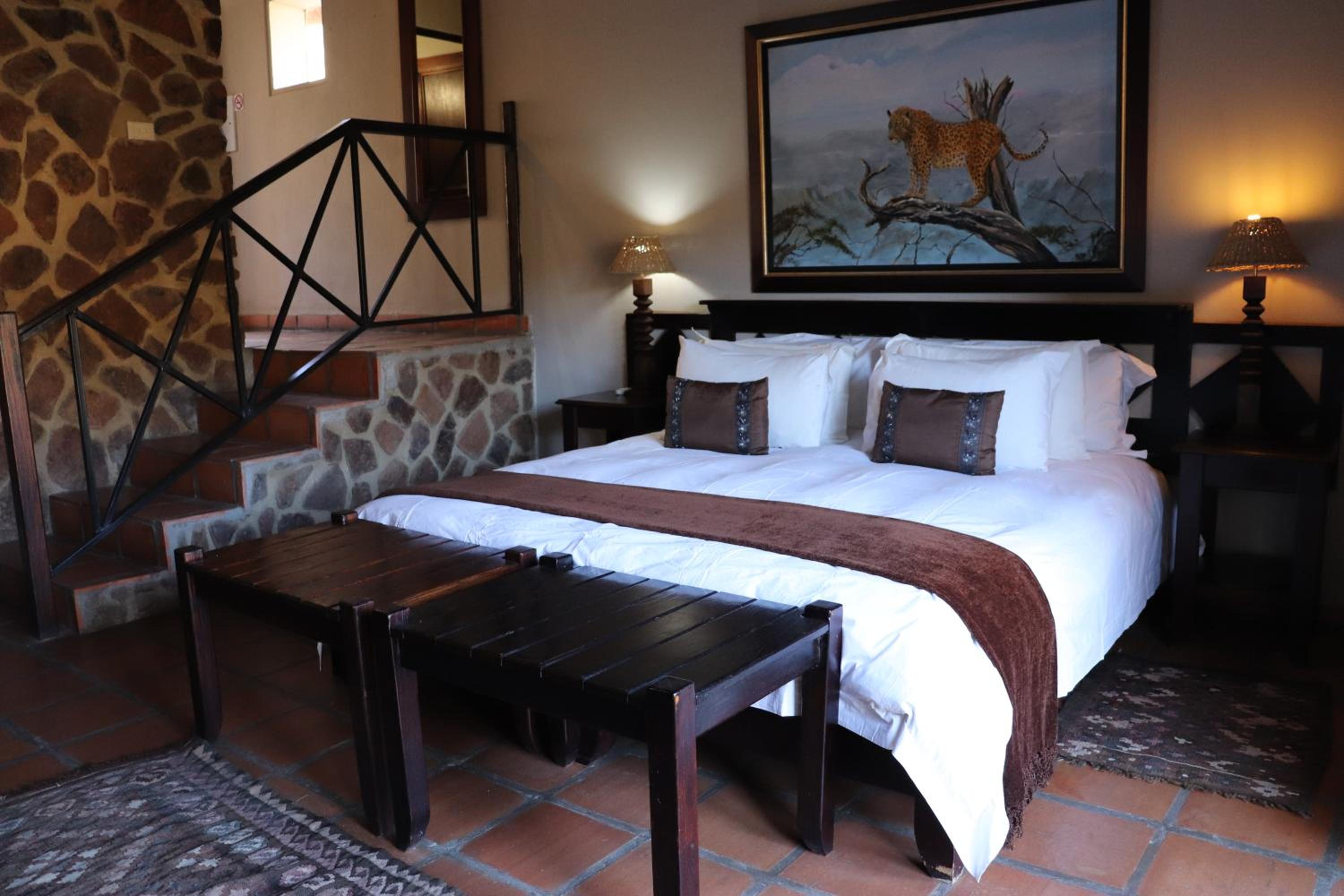 Standard King Room - Photo 8