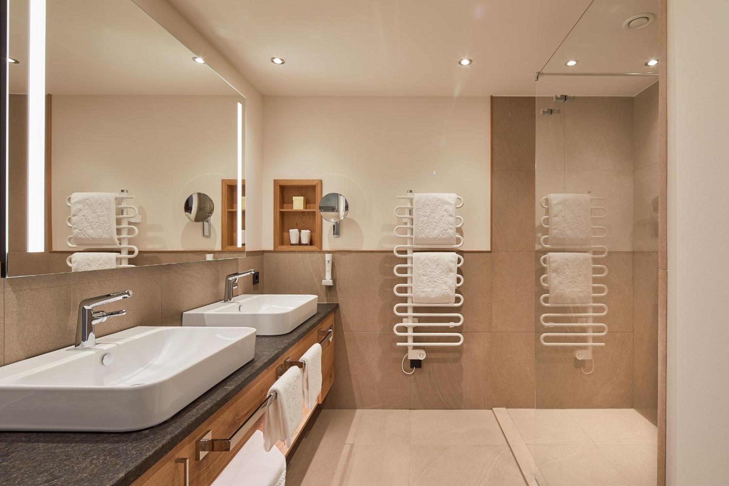 Superior Double Room with Balcony - Photo 3